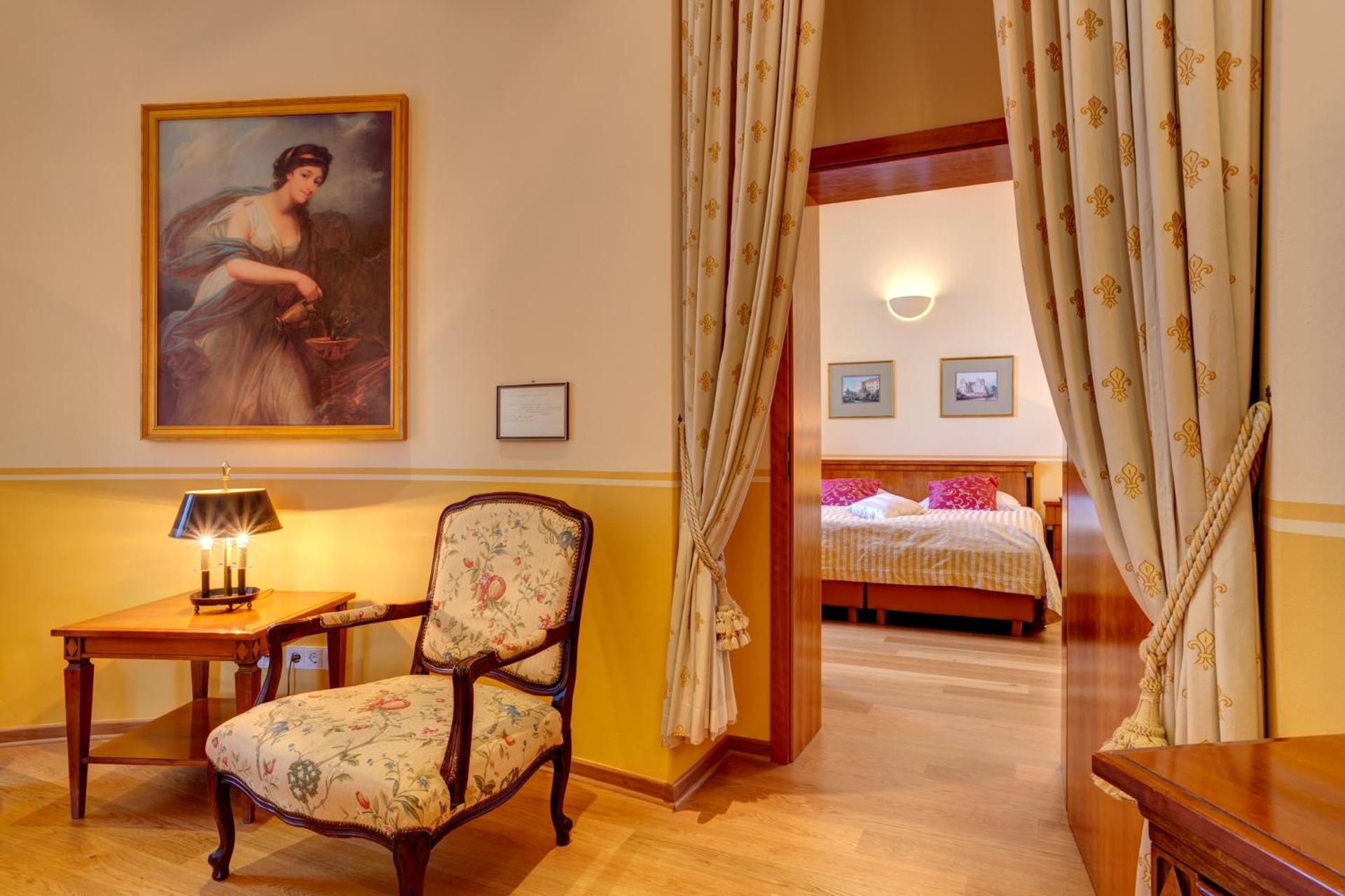 Photo of the whole room