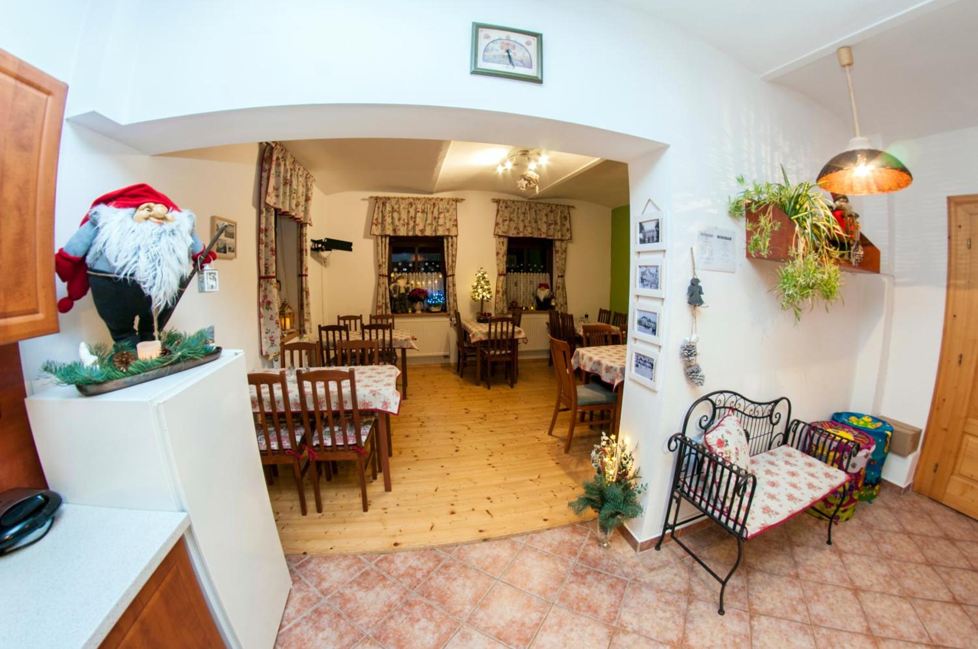 Communal lounge/ TV room