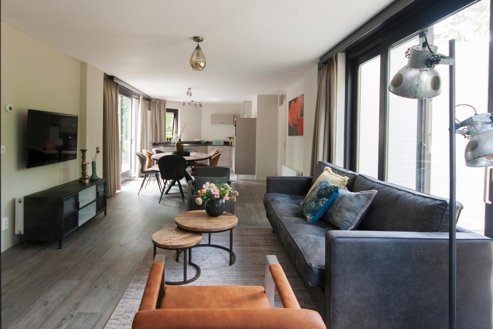 Communal lounge/ TV room