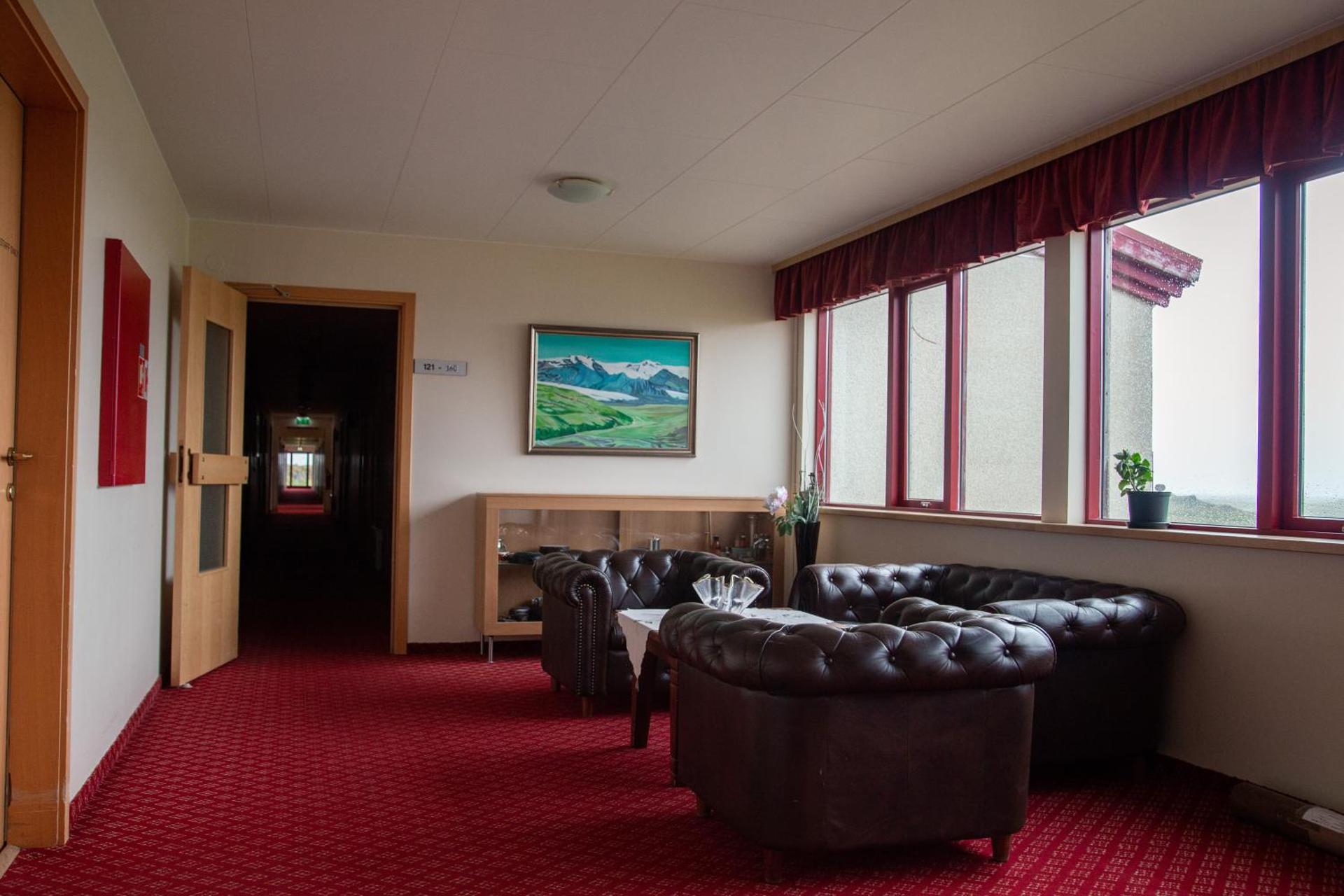 Communal lounge/ TV room