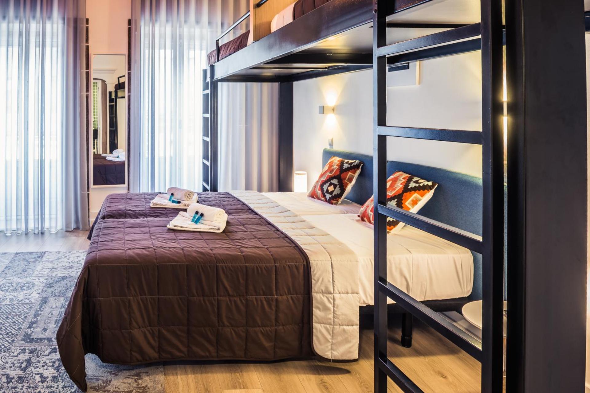 Quadruple Room with Private Bathroom