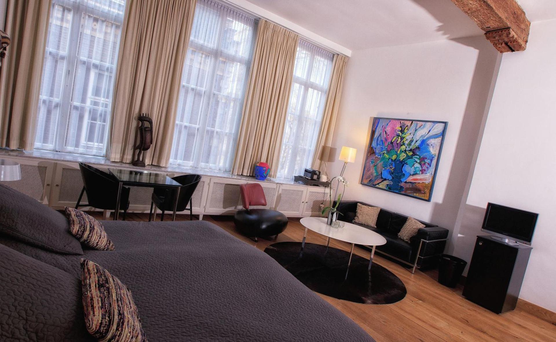 Photo of the whole room