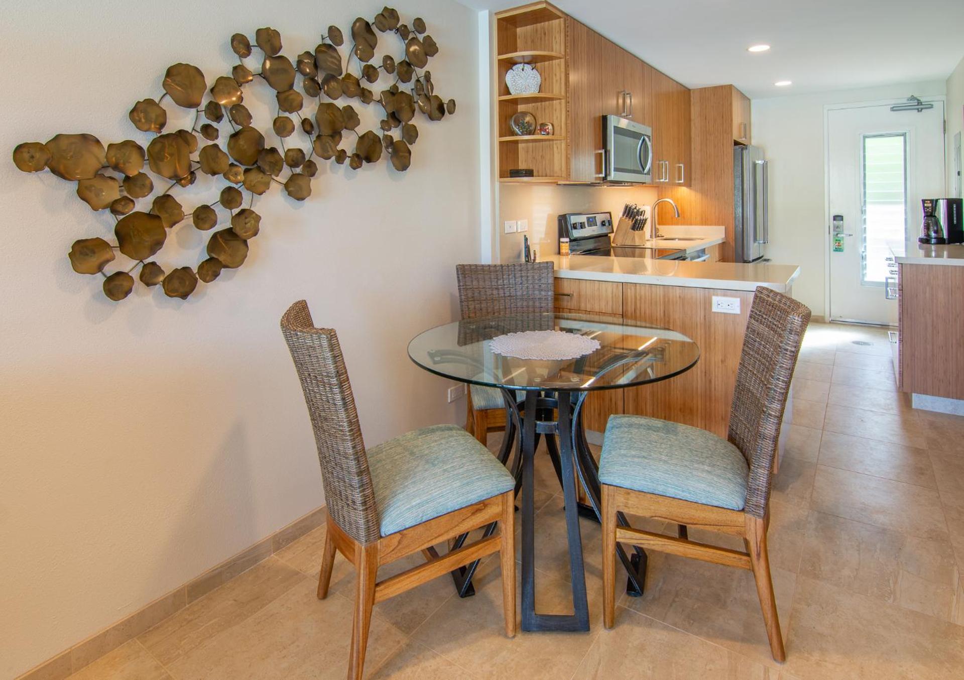 Nāpili Surf Beach Resort by Castle