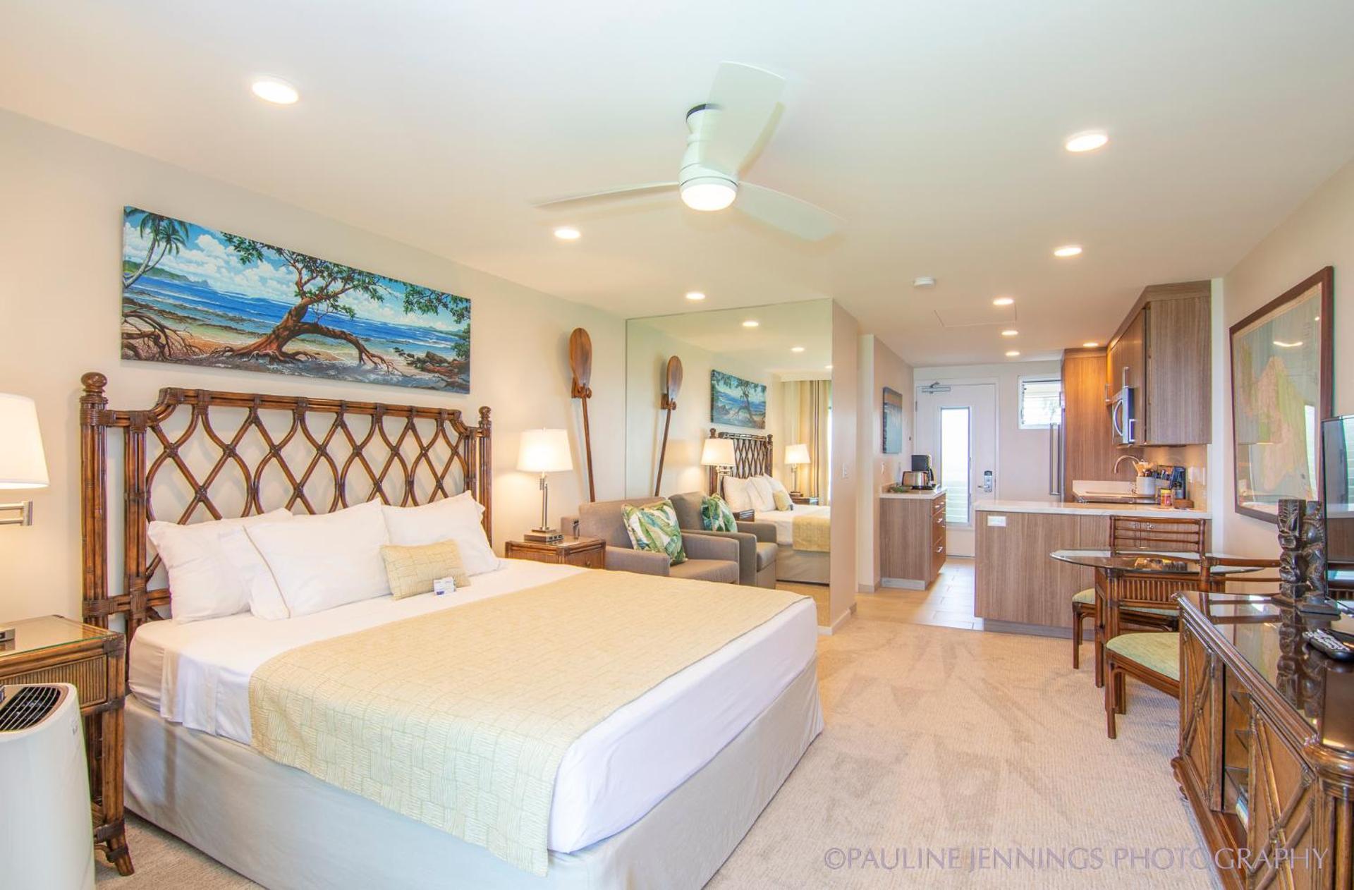 Nāpili Surf Beach Resort by Castle