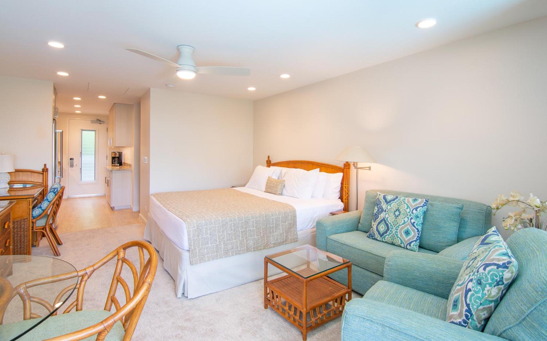 Nāpili Surf Beach Resort by Castle