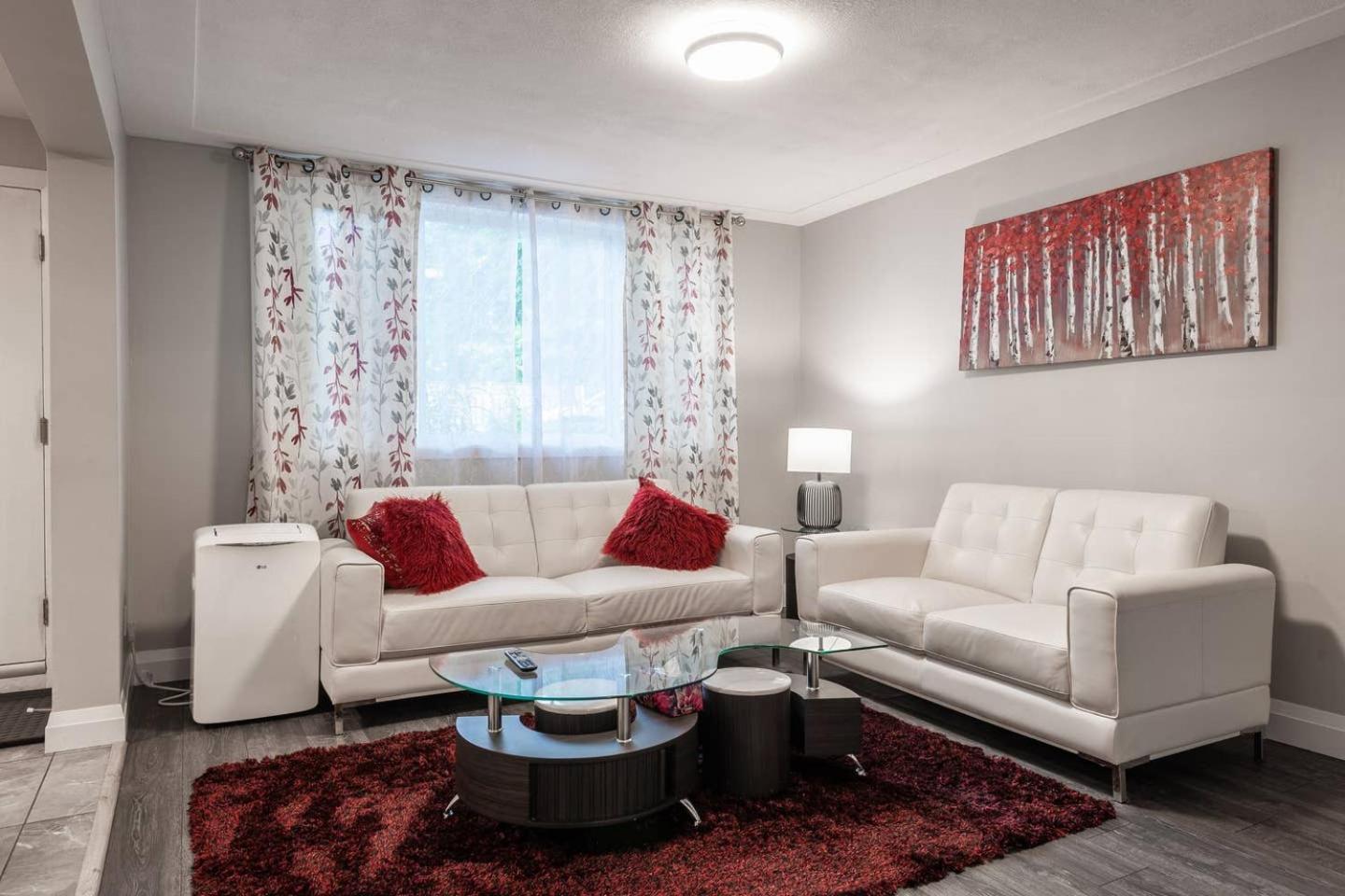 ENTIRE 2 BEDROOM APARTMENT UPTOWN WATERLOO - e1