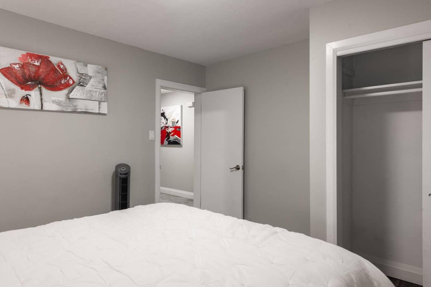 ENTIRE 2 BEDROOM APARTMENT UPTOWN WATERLOO - e1