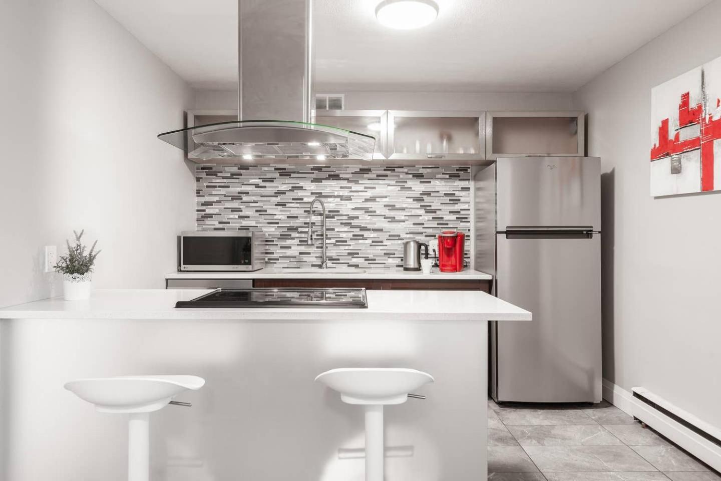 ENTIRE 2 BEDROOM APARTMENT UPTOWN WATERLOO - e1