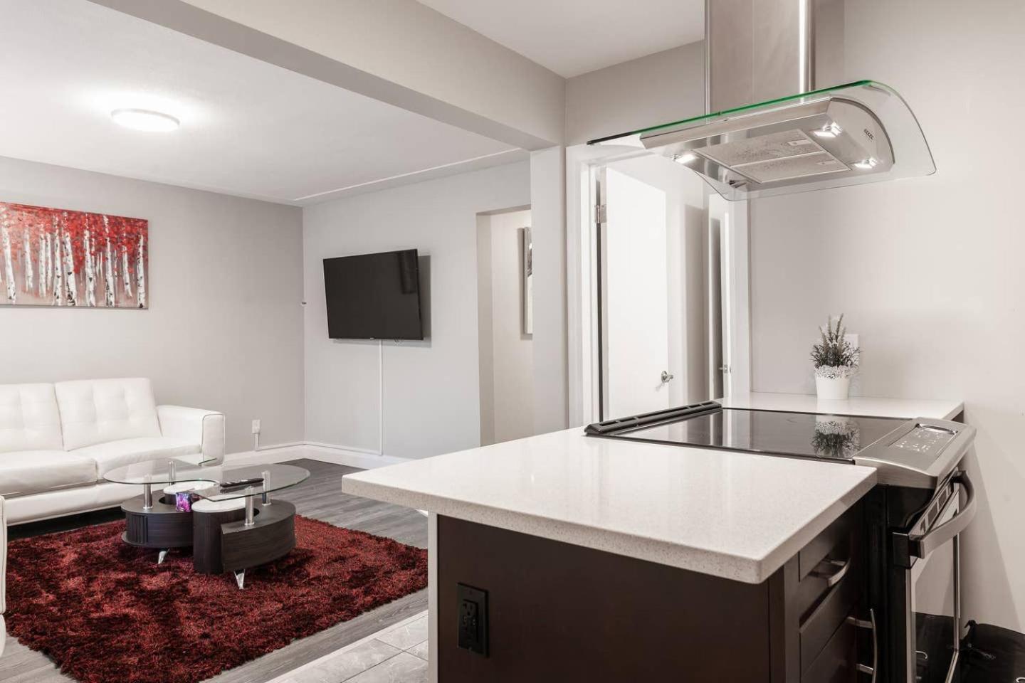 ENTIRE 2 BEDROOM APARTMENT UPTOWN WATERLOO - e1