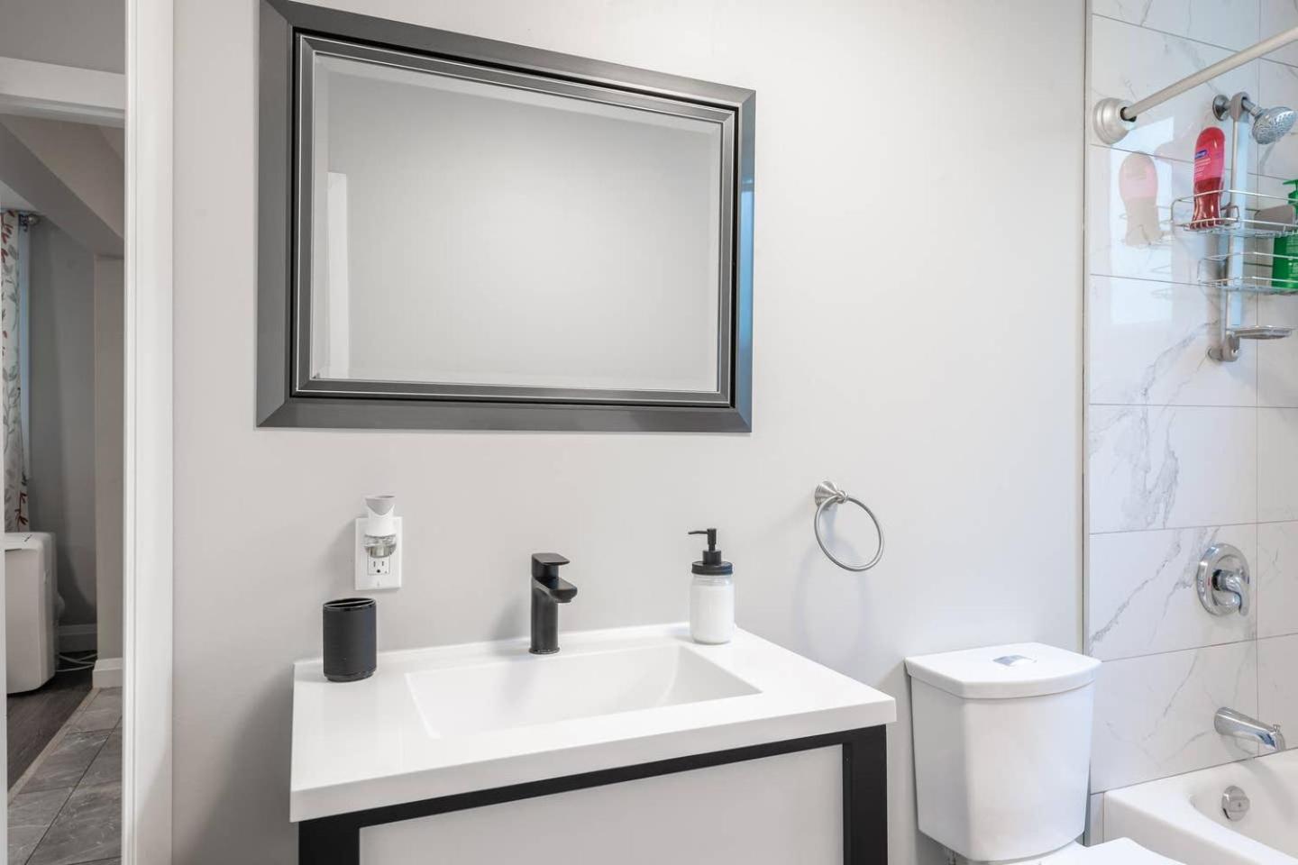 ENTIRE 2 BEDROOM APARTMENT UPTOWN WATERLOO - e1