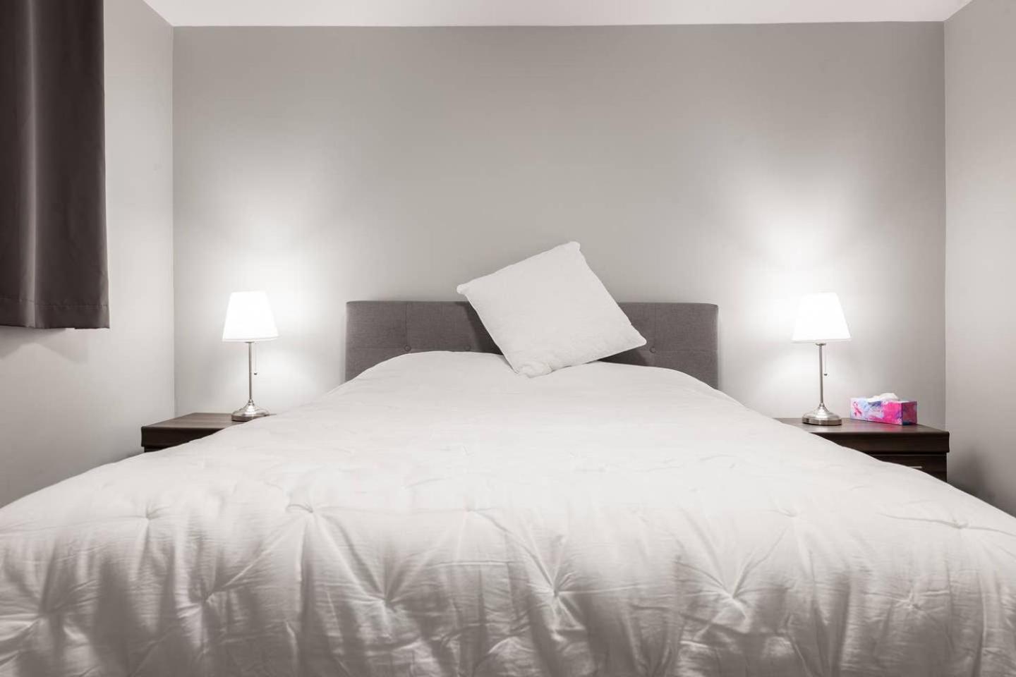 ENTIRE 2 BEDROOM APARTMENT UPTOWN WATERLOO - e1