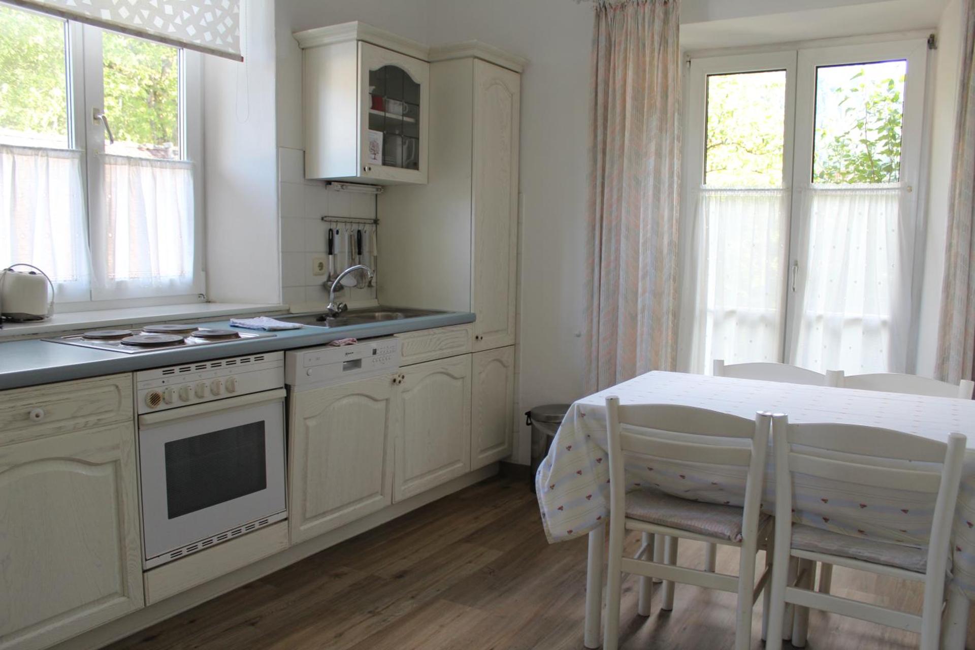 Villa Waldfrieden - Ferienwohnungen und -Haus