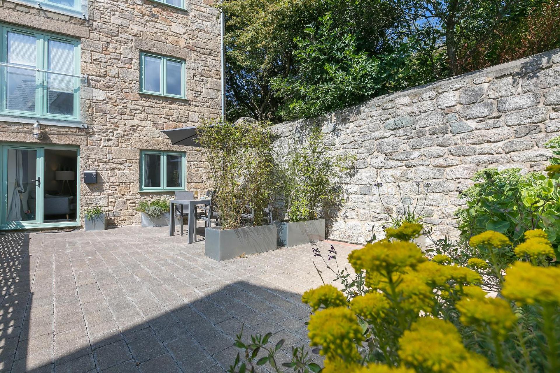 3 Sunday School Court