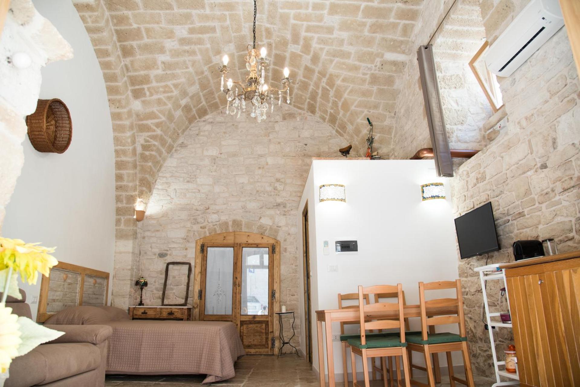 Piazza Duomo - Medieval Puglia's House