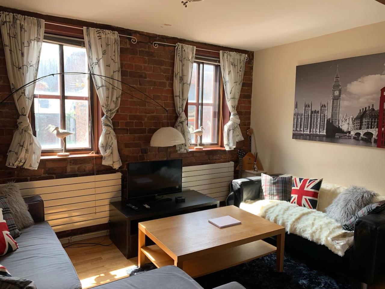 2 Bed Duplex Penthouse Apartment by Mathew Street Sleeps 6