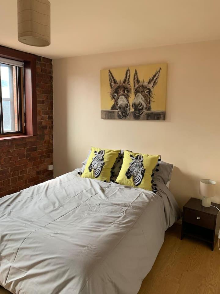 2 Bed Duplex Penthouse Apartment by Mathew Street Sleeps 6