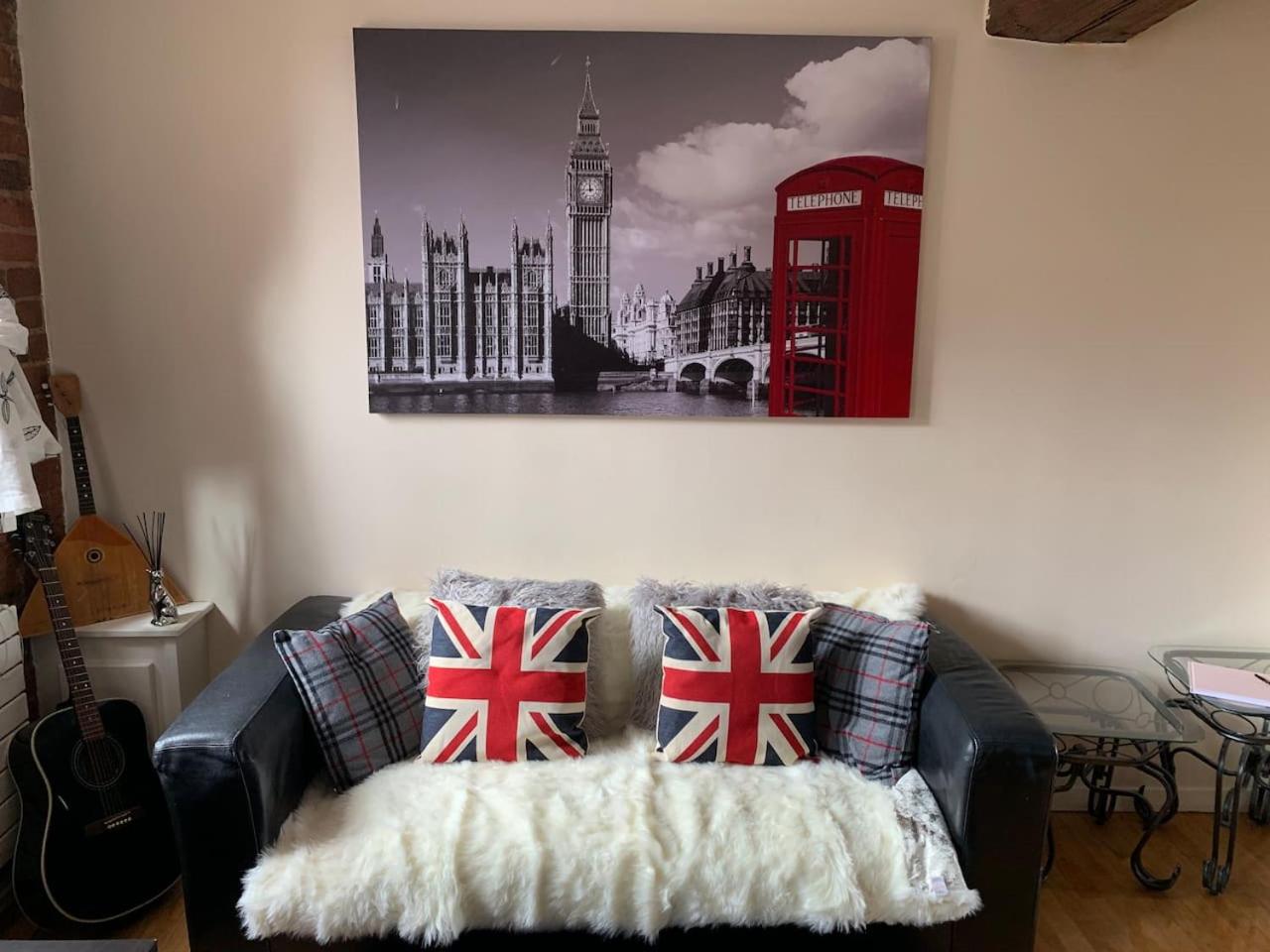 2 Bed Duplex Penthouse Apartment by Mathew Street Sleeps 6