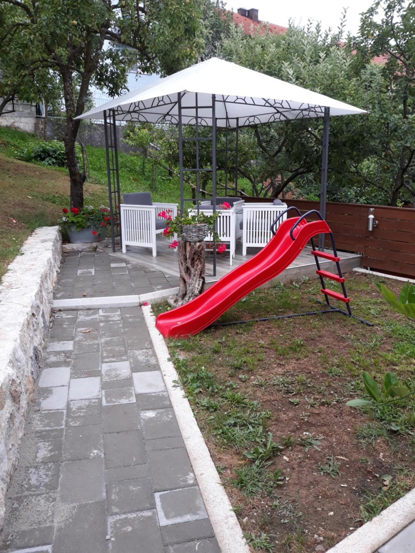 Apartments and Rooms Štefanac