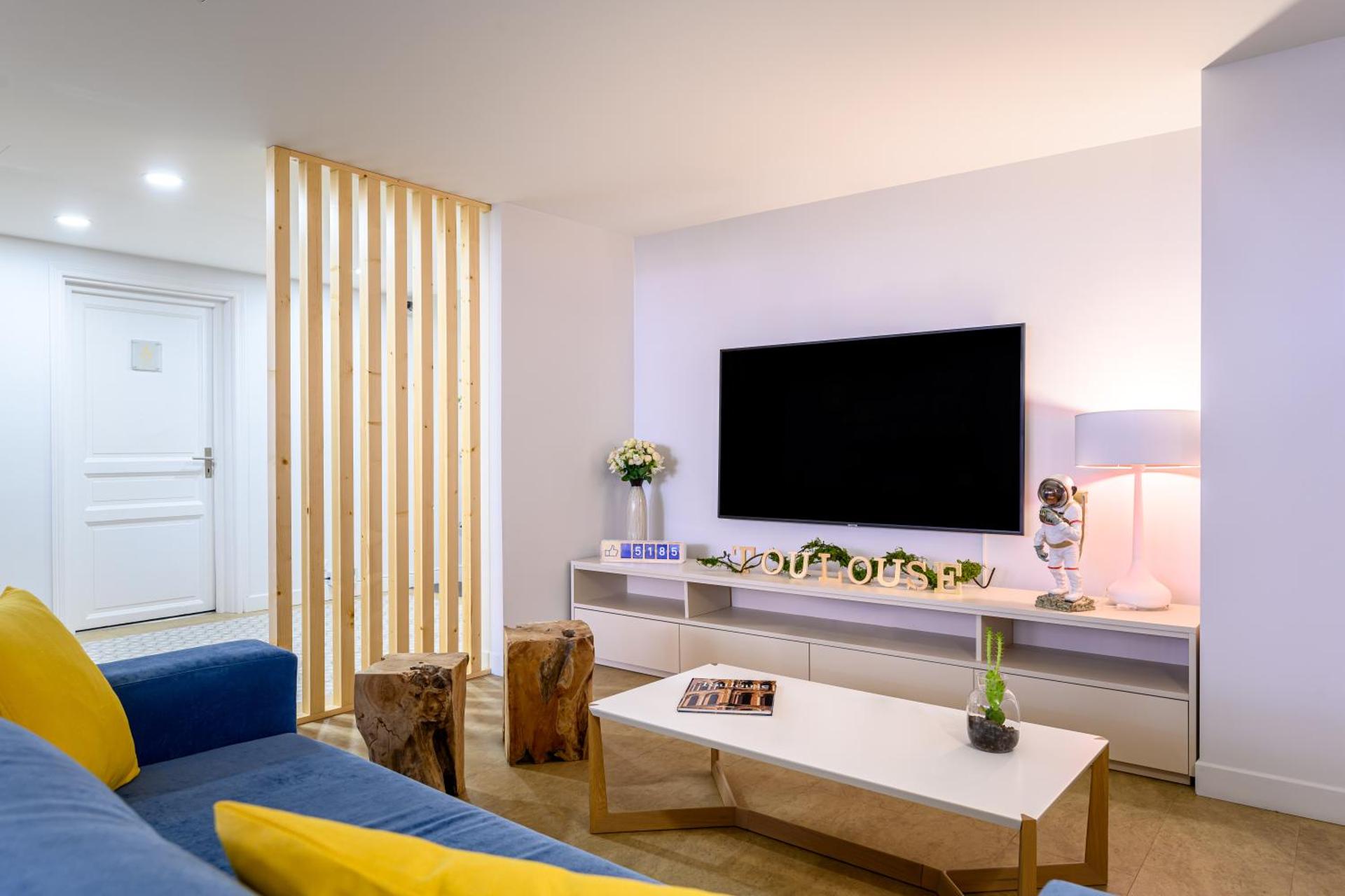 Communal lounge/ TV room