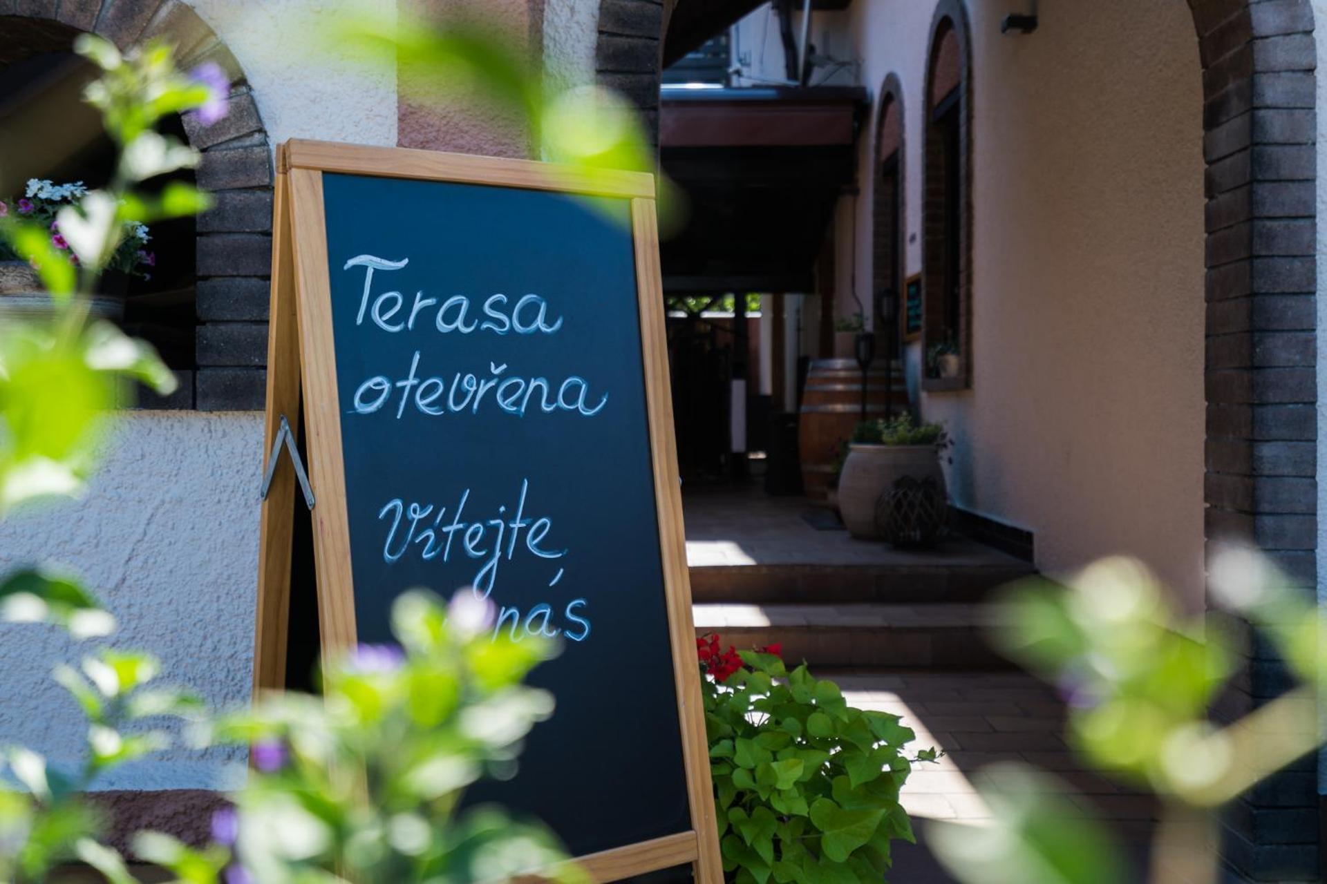 RESTAURACE A PENZION U DOUBKŮ