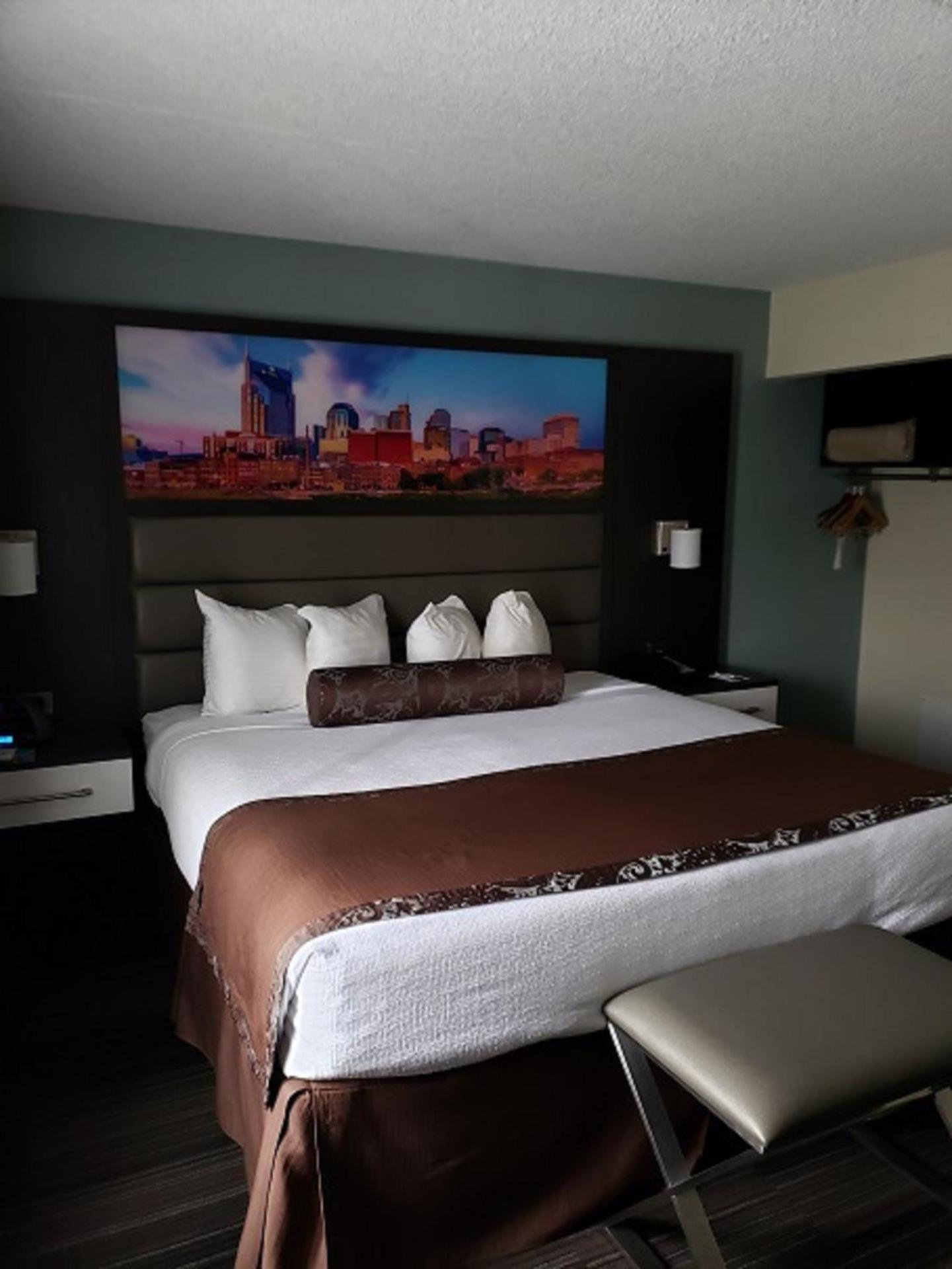 Club Hotel Nashville Inn & Suites