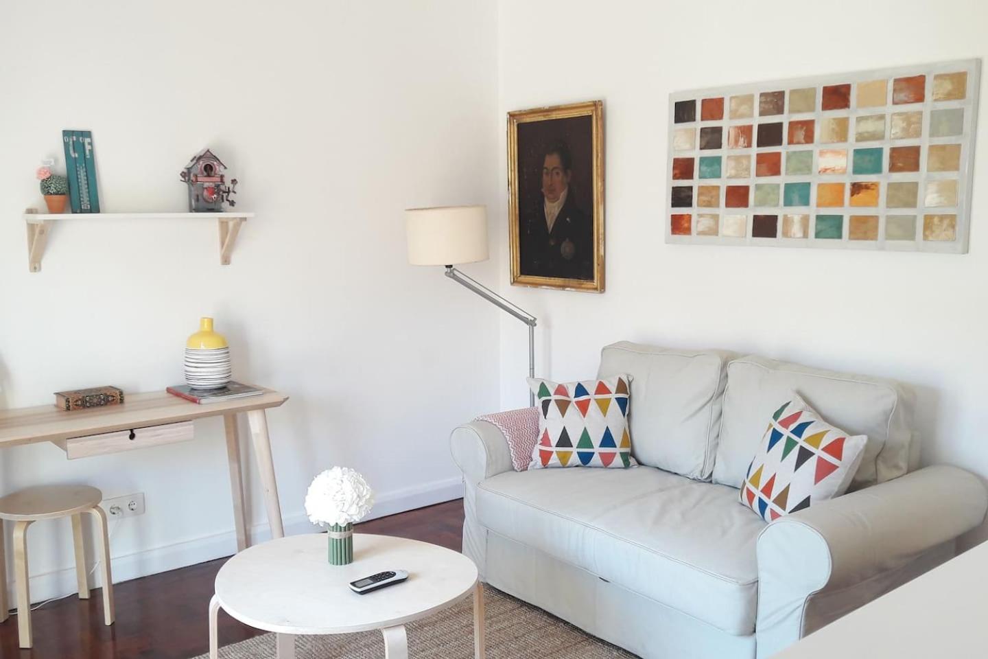 Modern Cosy Flat with Terrace in Campo de Ourique.