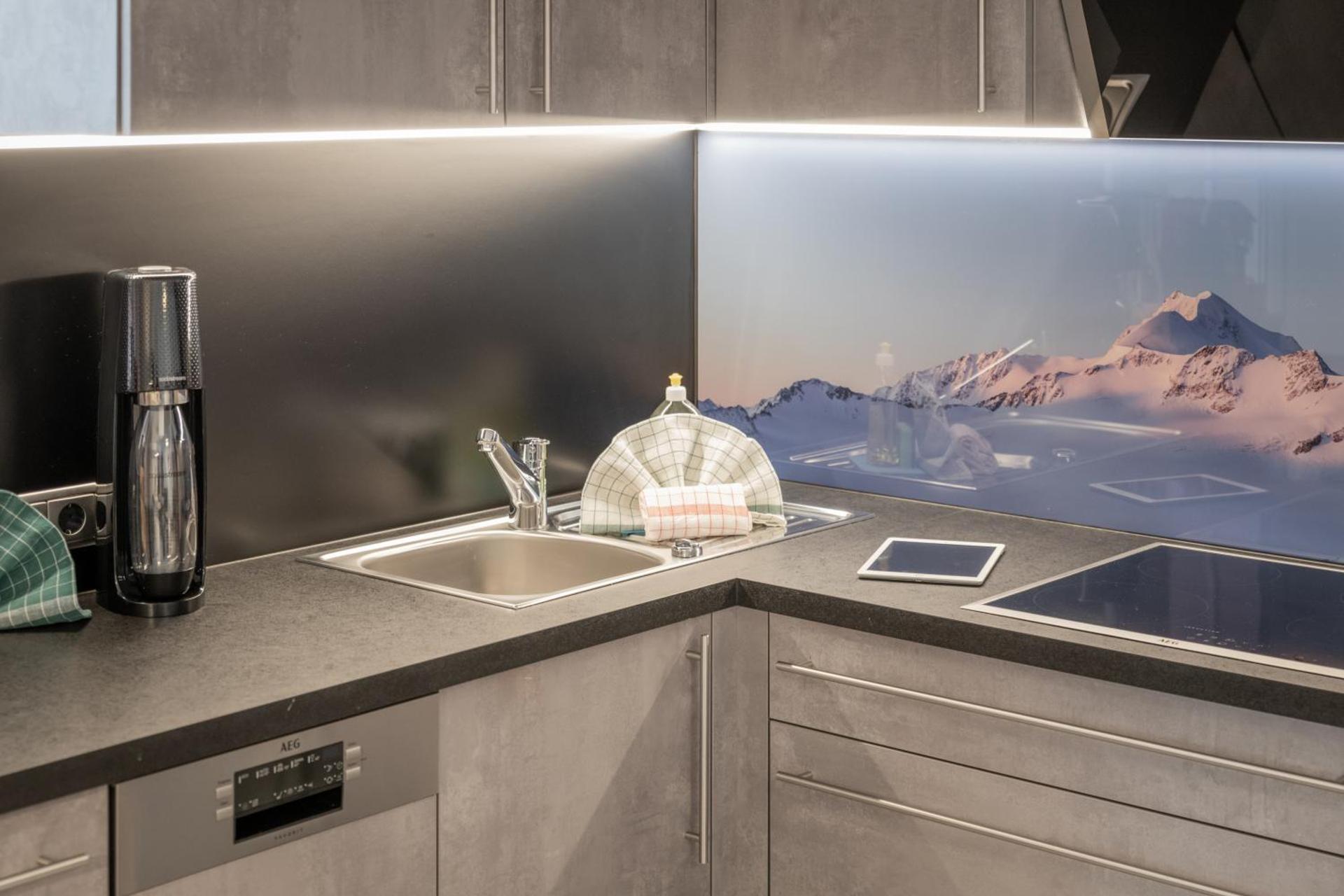 Kitchen or kitchenette