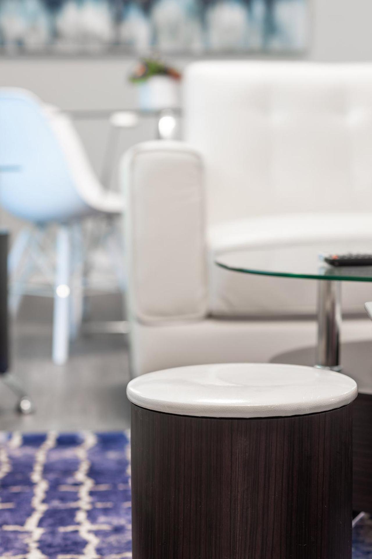 ENTIRE 2 BEDROOM APARTMENT UPTOWN WATERLOO - e3