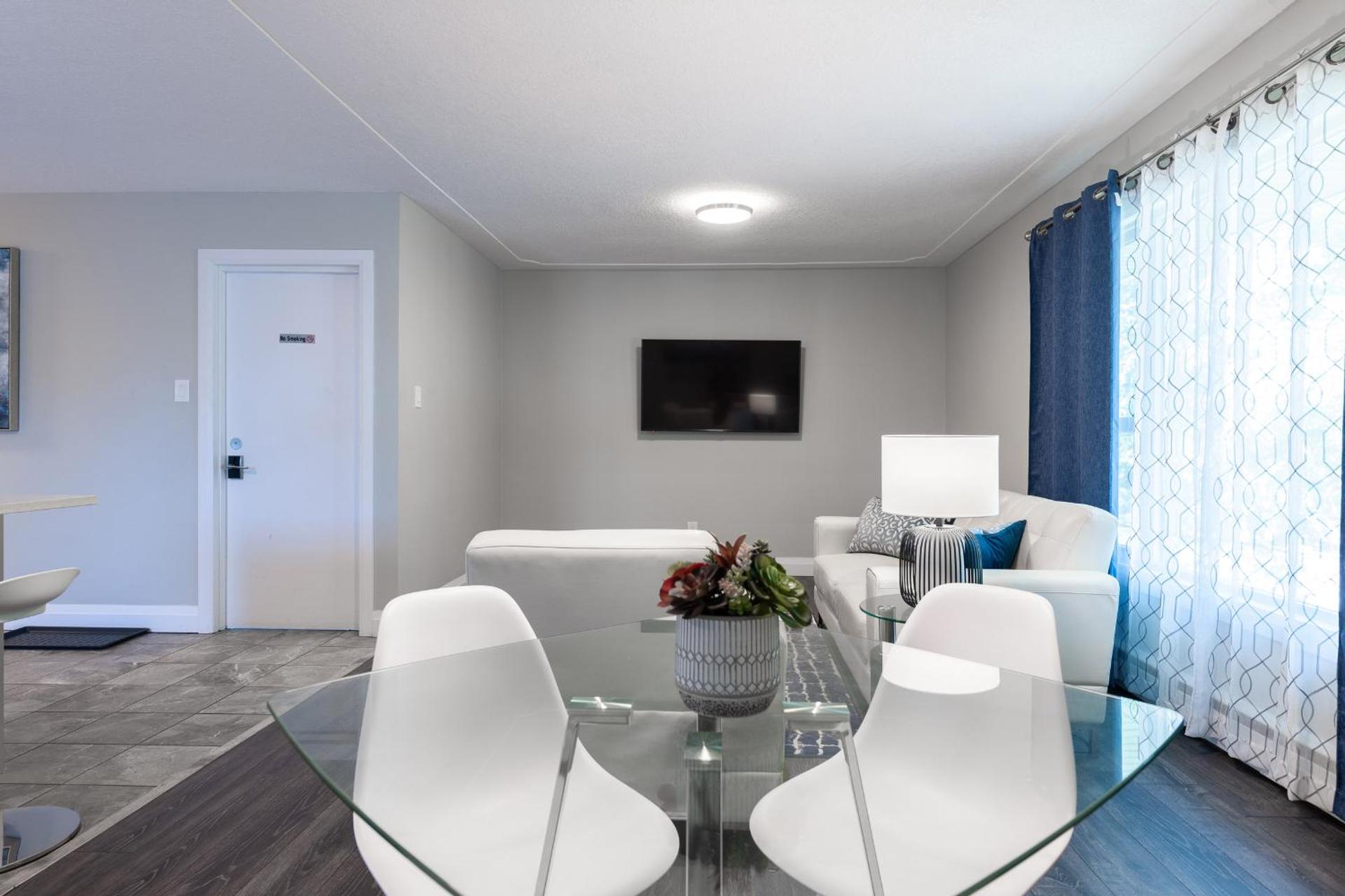 ENTIRE 2 BEDROOM APARTMENT UPTOWN WATERLOO - e3