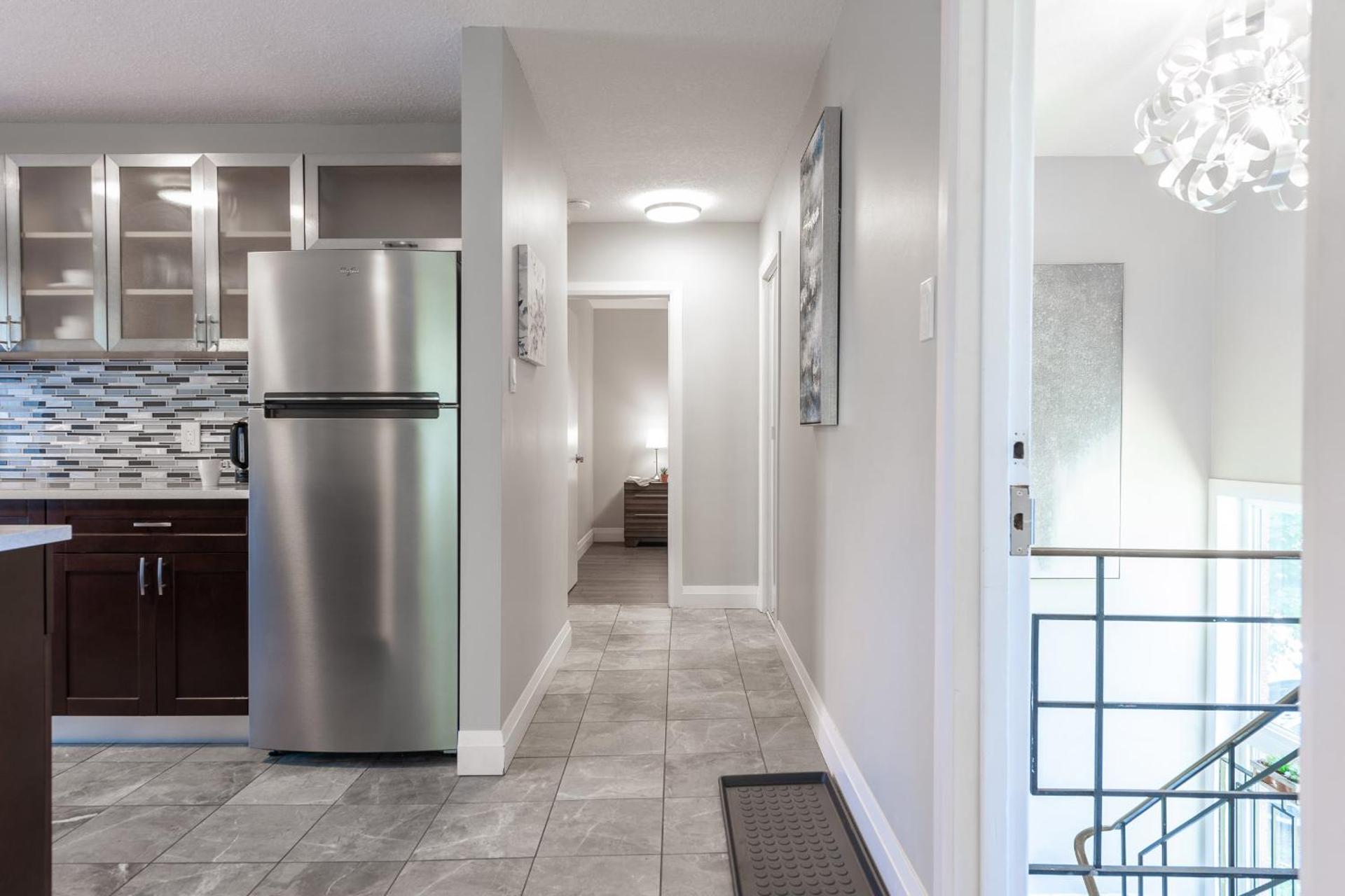 ENTIRE 2 BEDROOM APARTMENT UPTOWN WATERLOO - e3