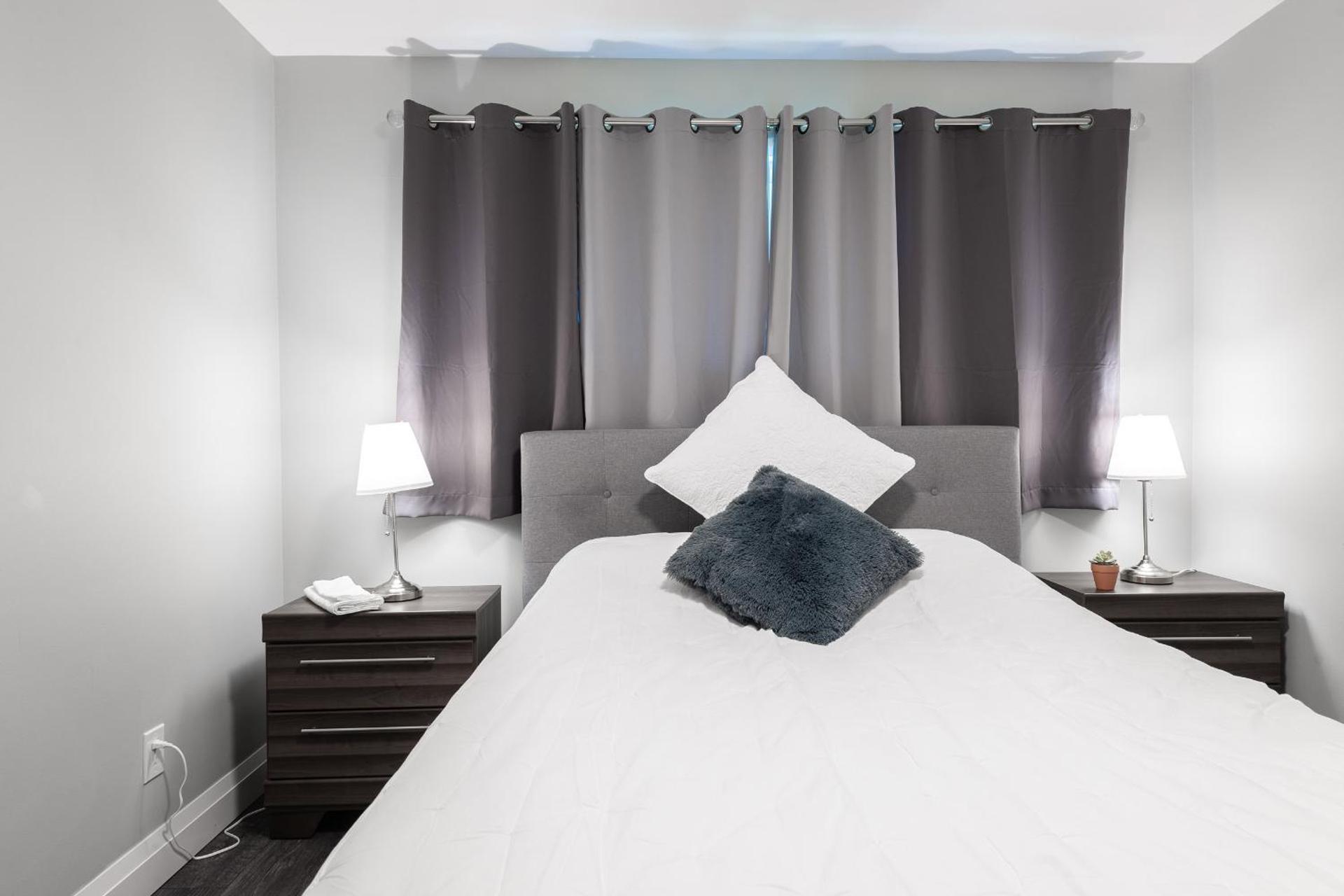 ENTIRE 2 BEDROOM APARTMENT UPTOWN WATERLOO - e3