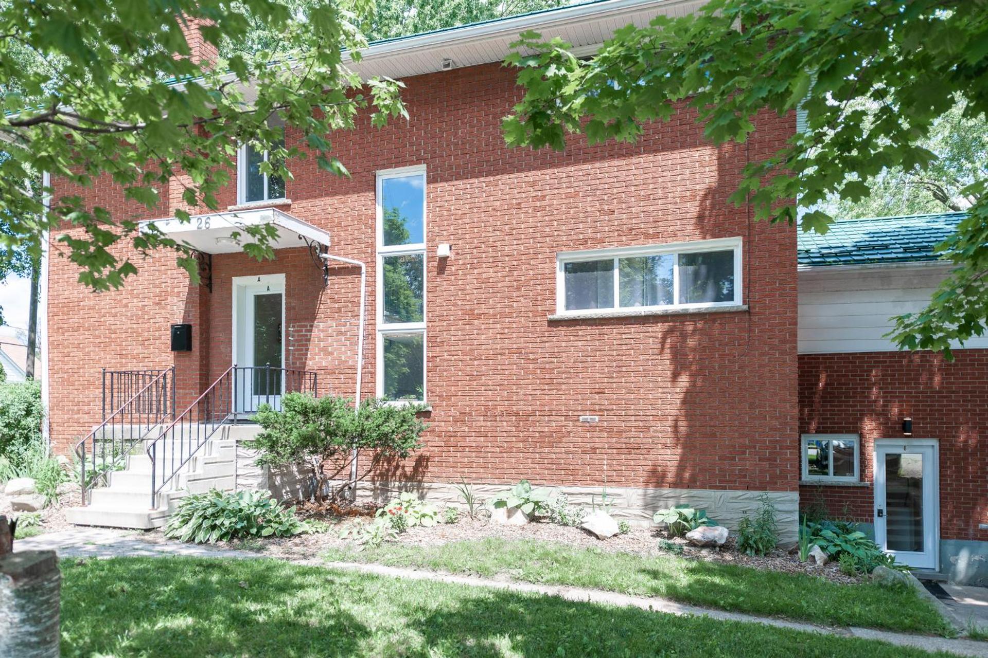 ENTIRE 2 BEDROOM APARTMENT UPTOWN WATERLOO - e3