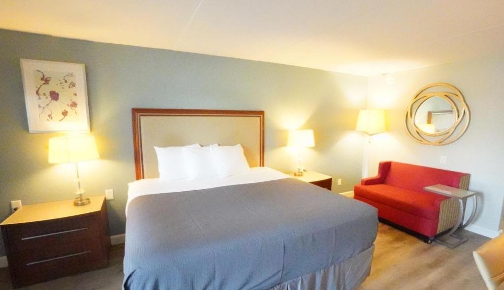 All Seasons Inn & Suites