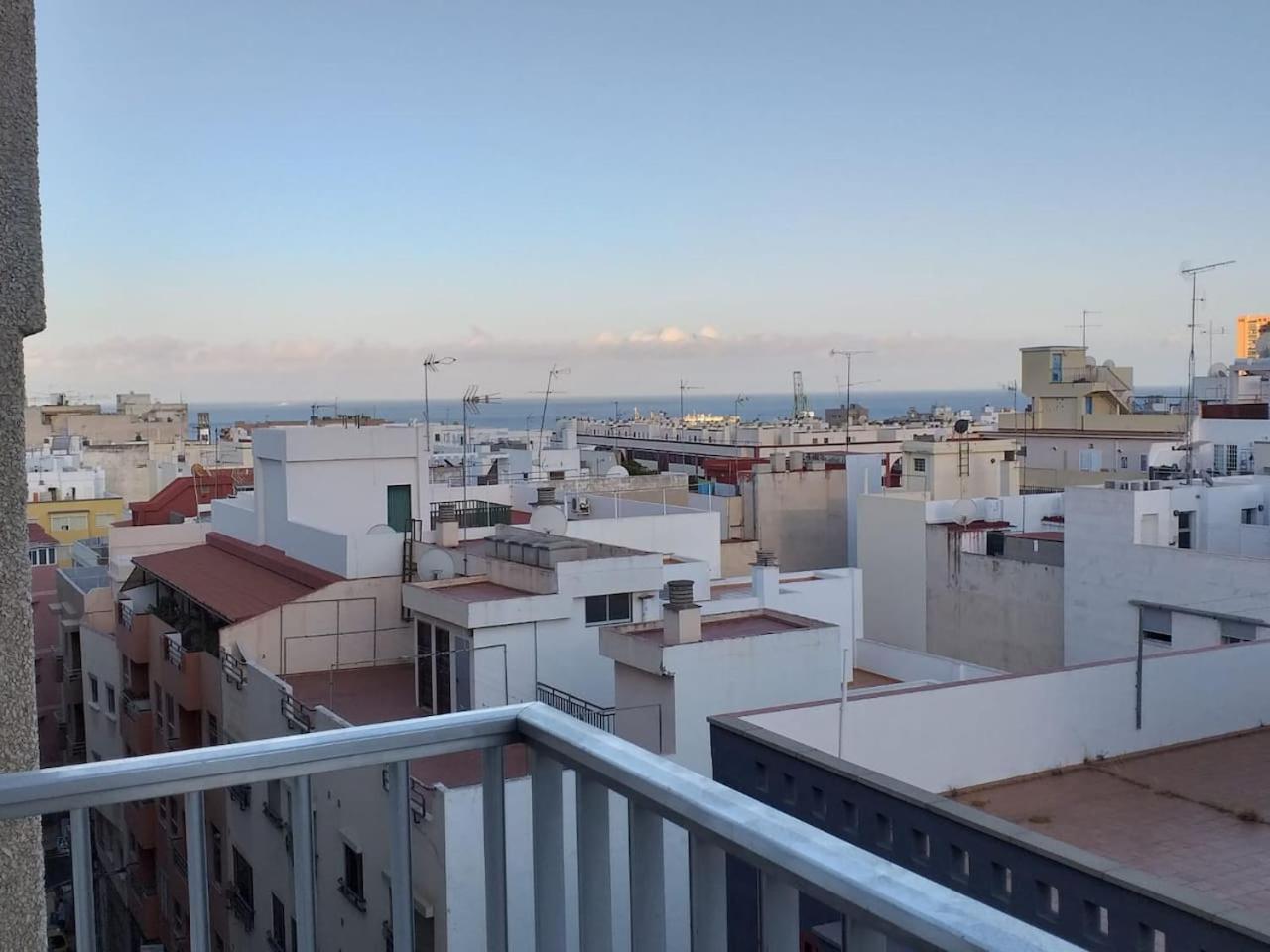 LUMINOSO, AMPLIO Y FRESCO PISO EN SANTACRUZ DE TENERIFE