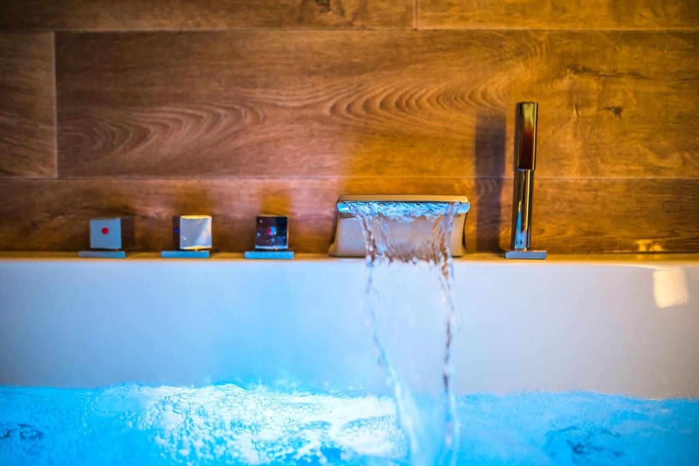 NOHO Boutique , premium living Dikeou 8