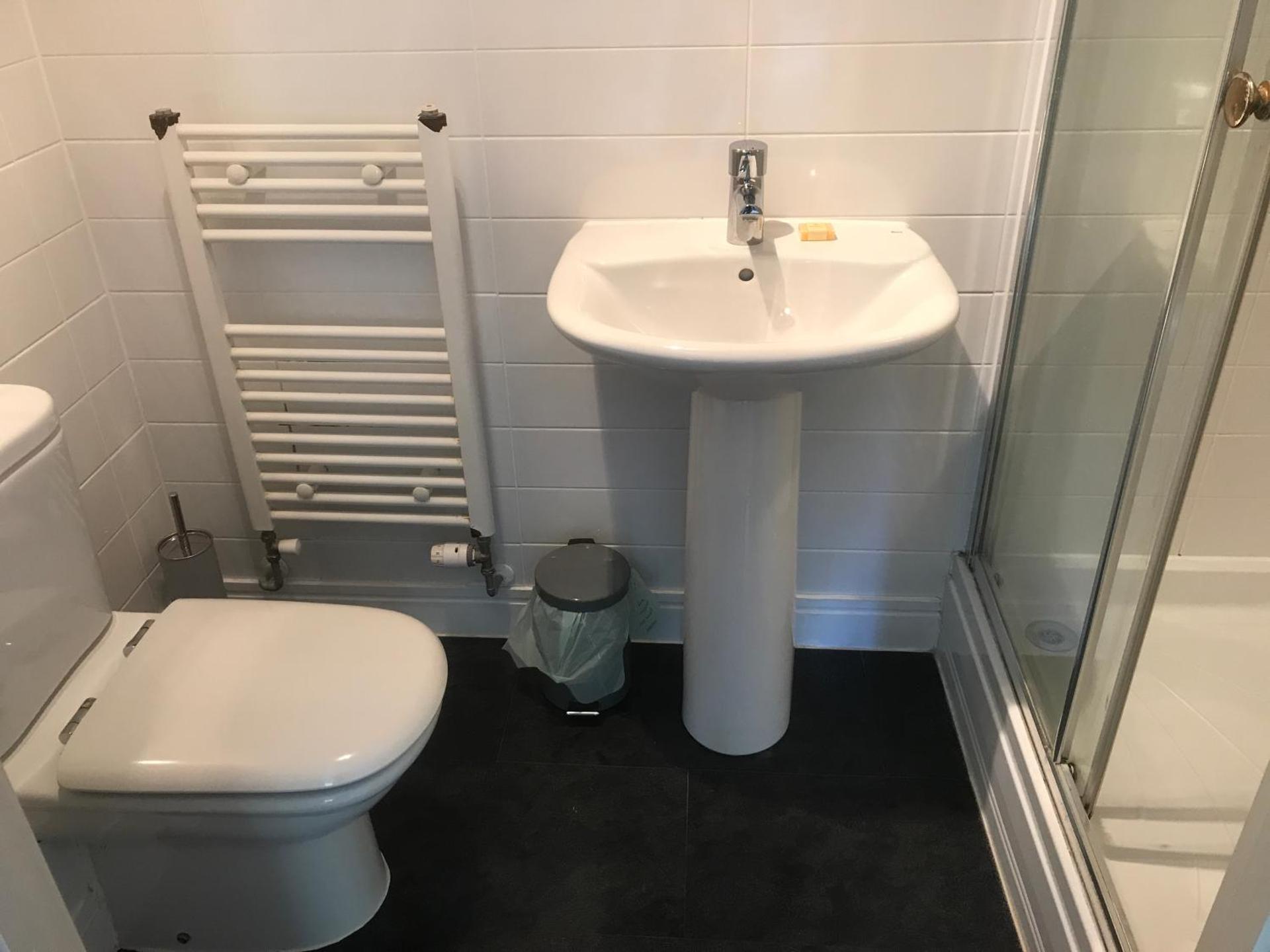 Starfish Cottage- private beach access- dog friendly