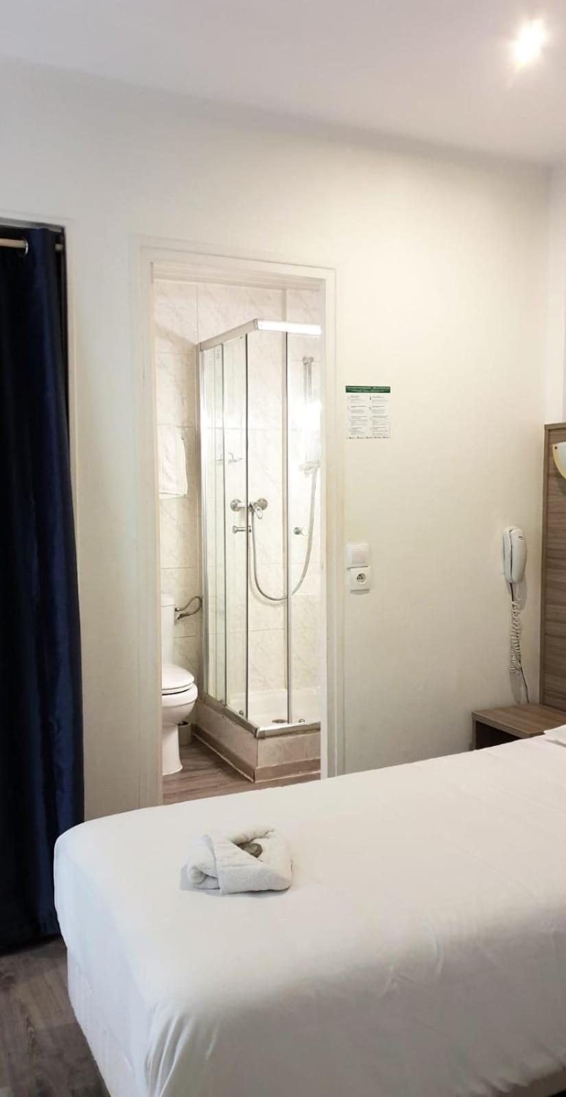 Hotel PARIS GAMBETTA- PANAMHOTEL-PERE LACHAISE