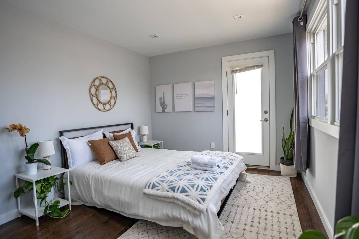 Modern Luxury Family Getaway Near Beach Casinos