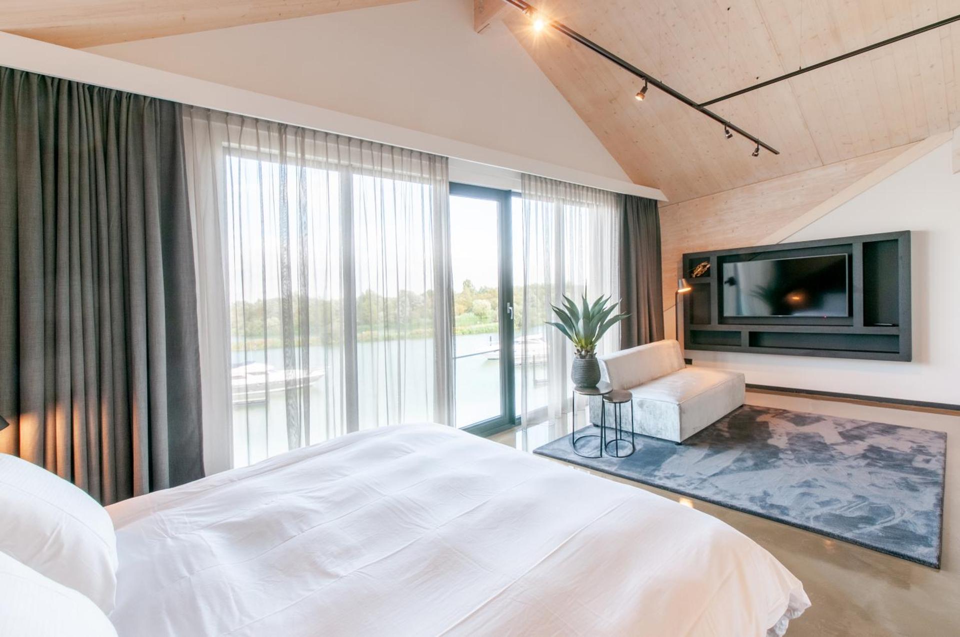 Waterrijk Oesterdam Hotel