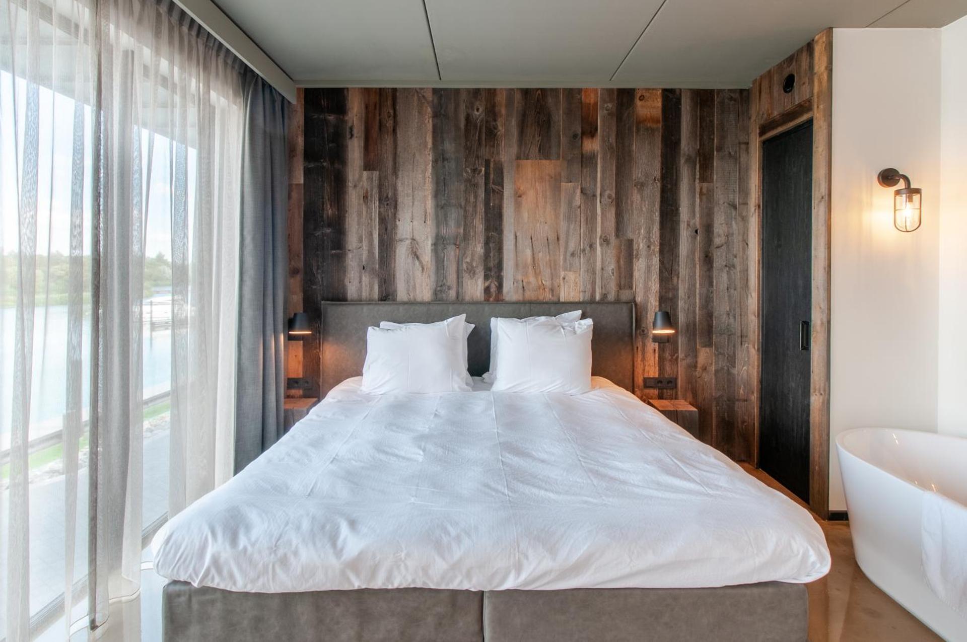 Waterrijk Oesterdam Hotel