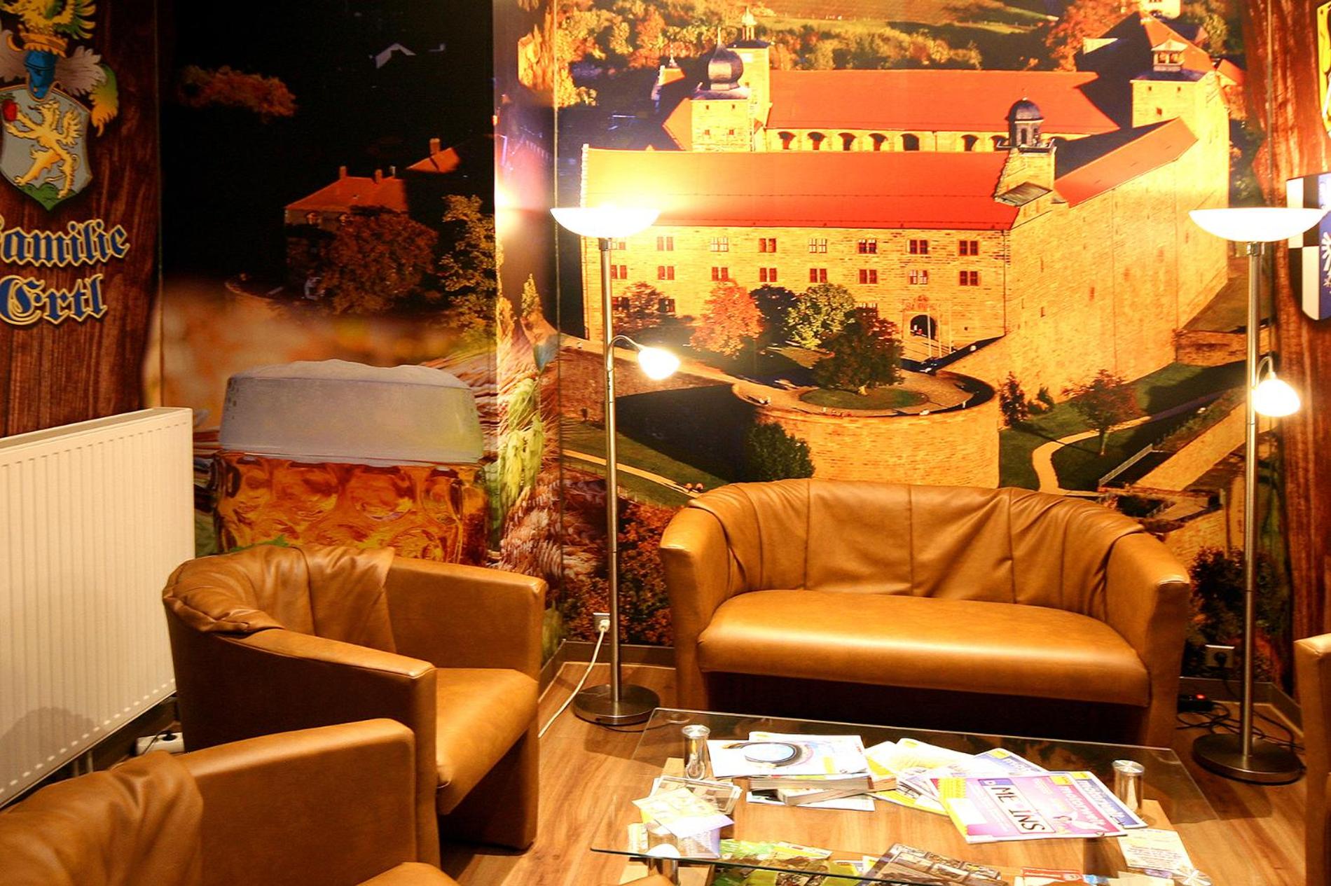 Communal lounge/ TV room