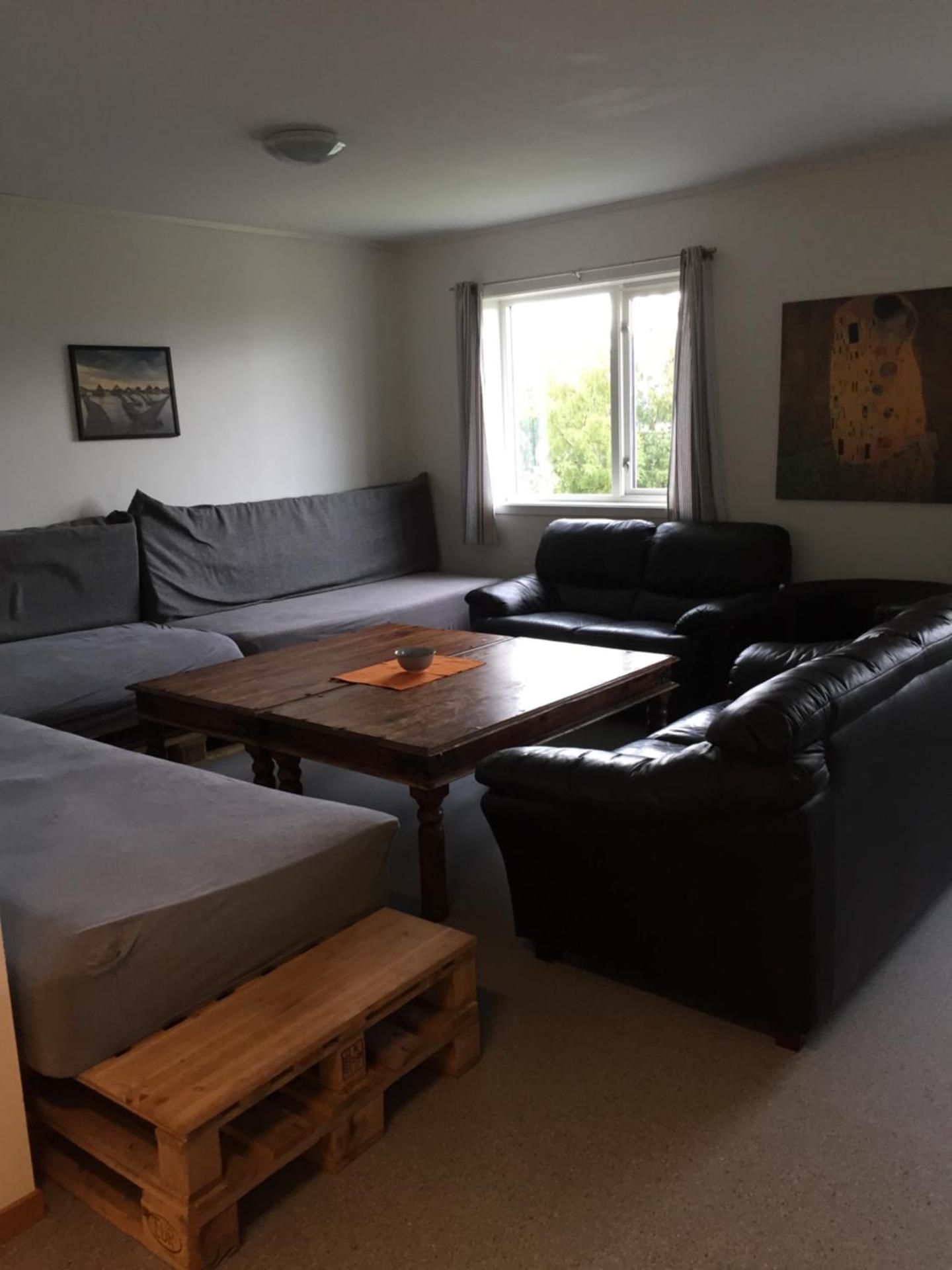 Communal lounge/ TV room