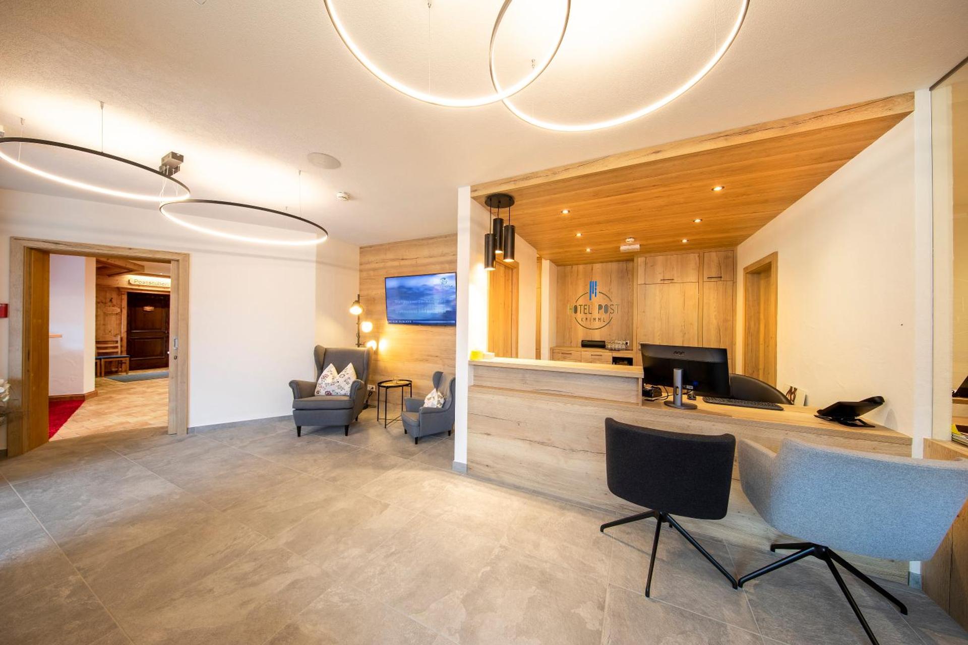 Communal lounge/ TV room