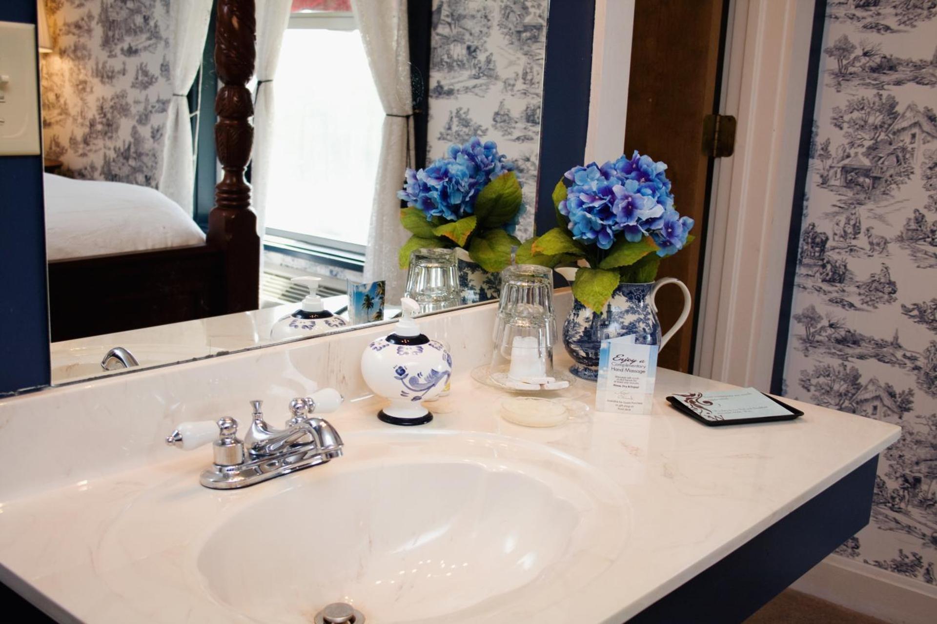 Queen Room with Spa Bath