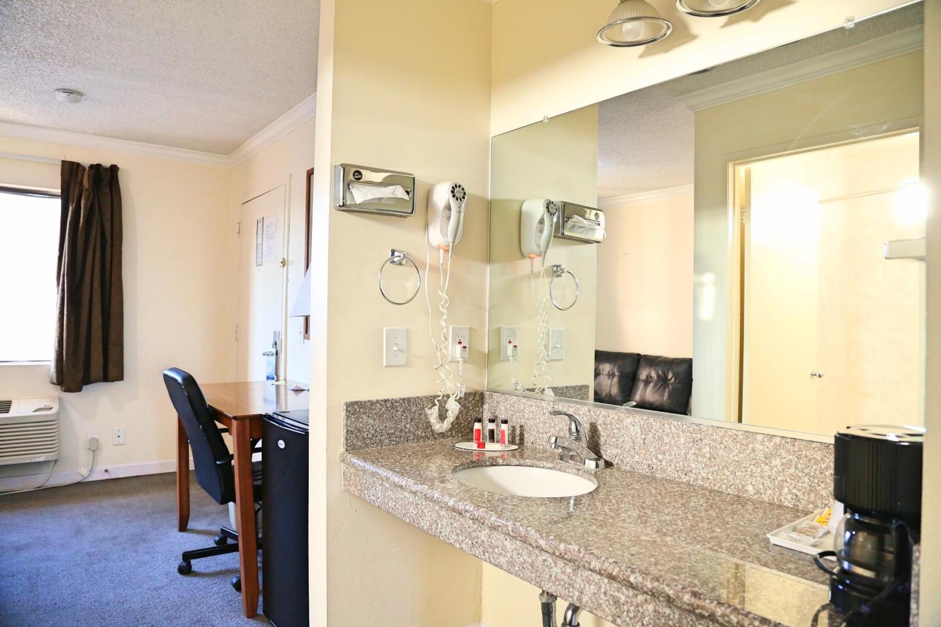 Travelodge by Wyndham Pasadena Central