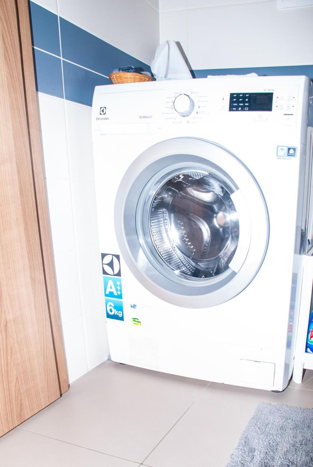 Sunny, fully furnished Studio type with terrace