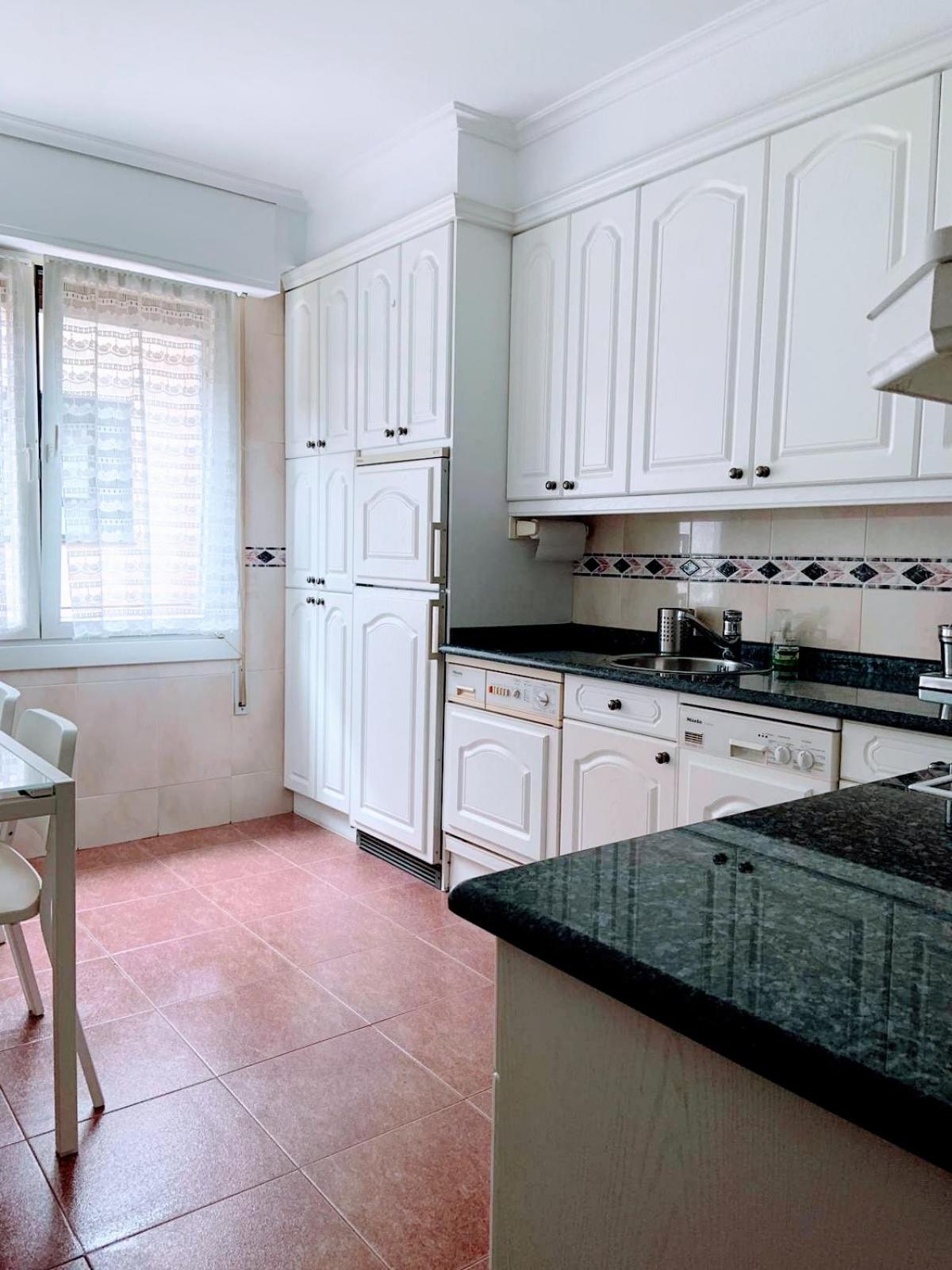 ZARAUTZ CENTRO Garaje-Parking-Free