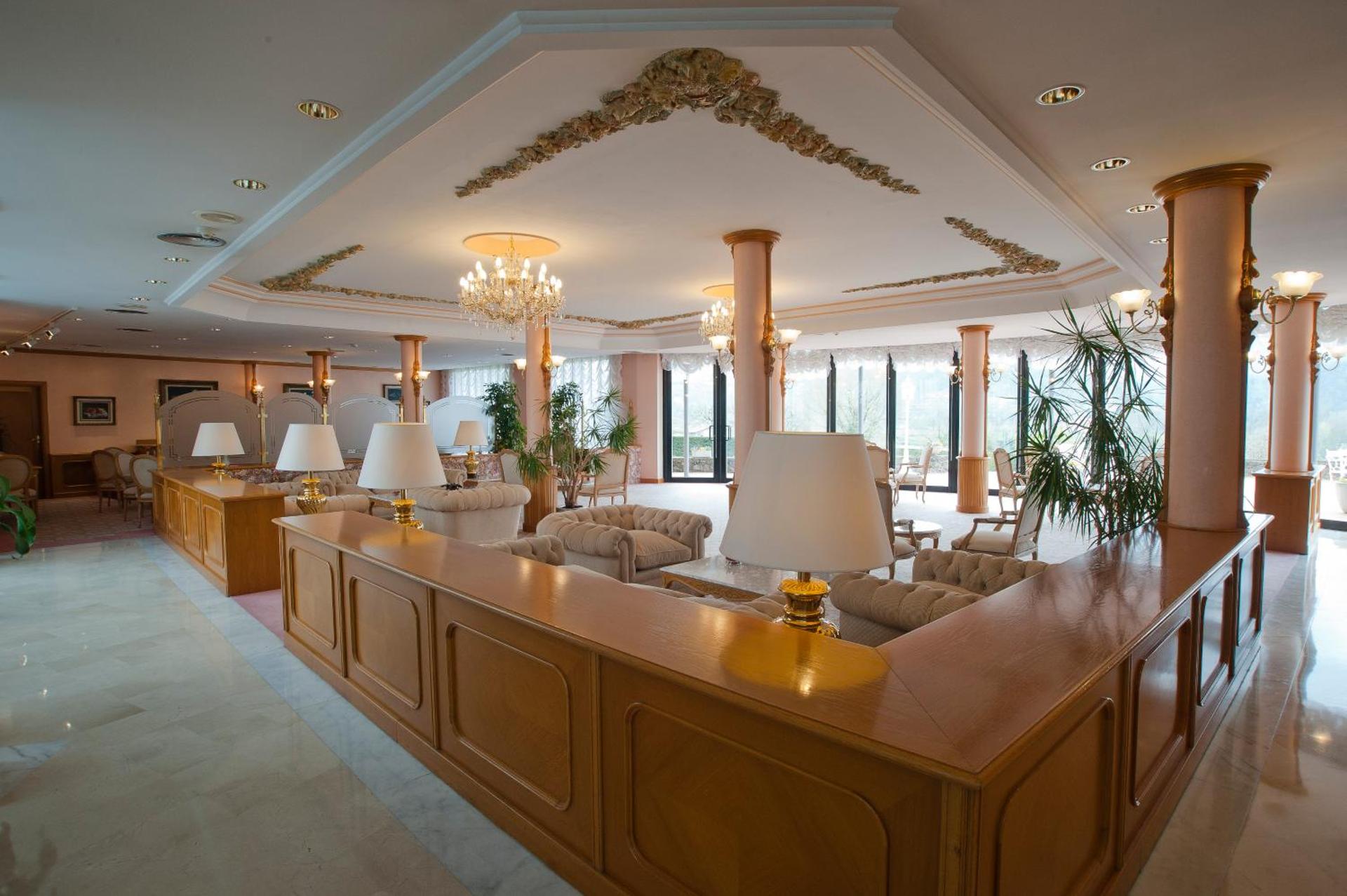 Communal lounge/ TV room