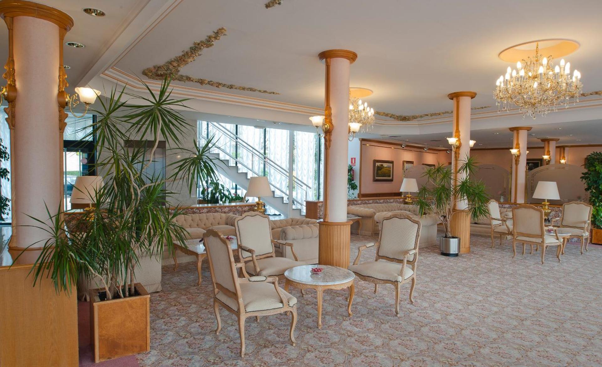 Communal lounge/ TV room