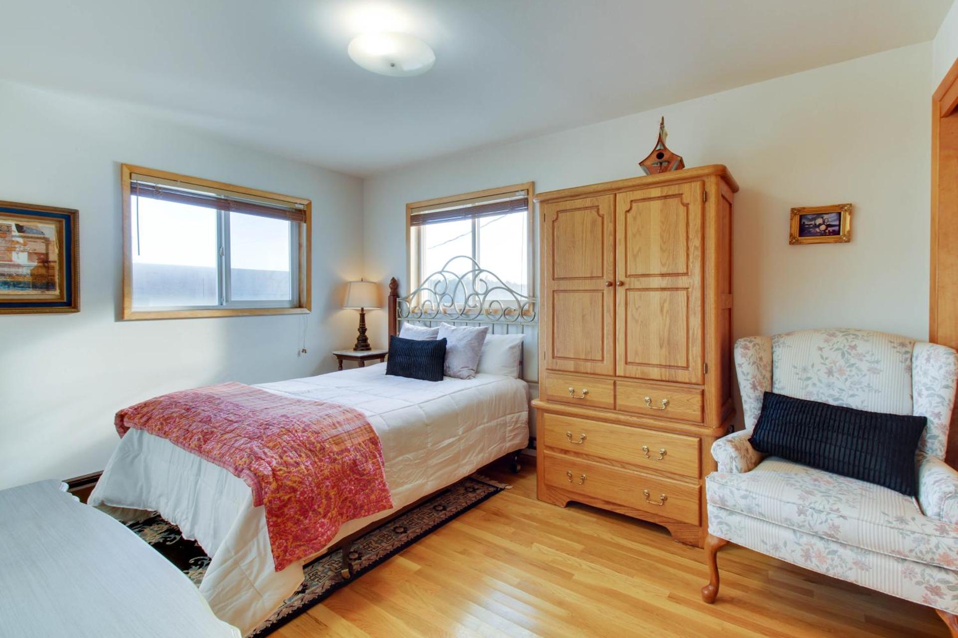 Lopez Island Agate Beach Waterfront Home